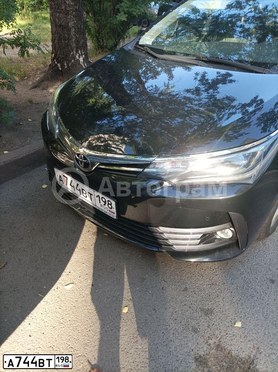 Фото автомобиля TOYOTA COROLLA, 2018 — госномер А744ВТ198. Цвет: ЧЕРНЫЙ