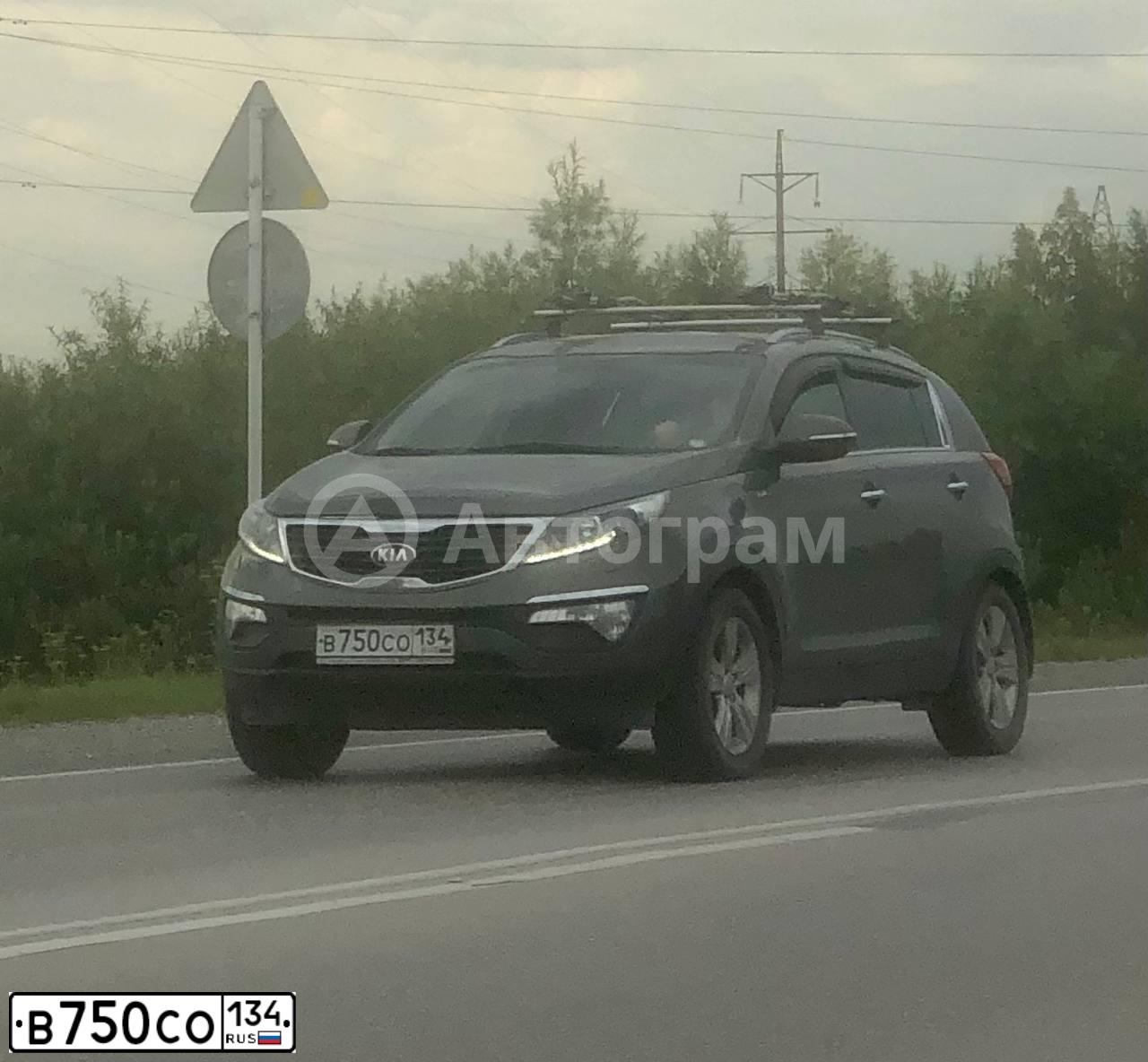 Фото автомобиля KIA SPORTAGE, 2013 — госномер В750СО134. Цвет: Серебристый