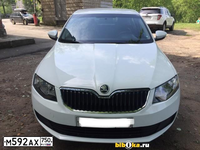 Фото автомобиля SKODA OCTAVIA, 2015 — госномер М592АХ750. Цвет: Белый