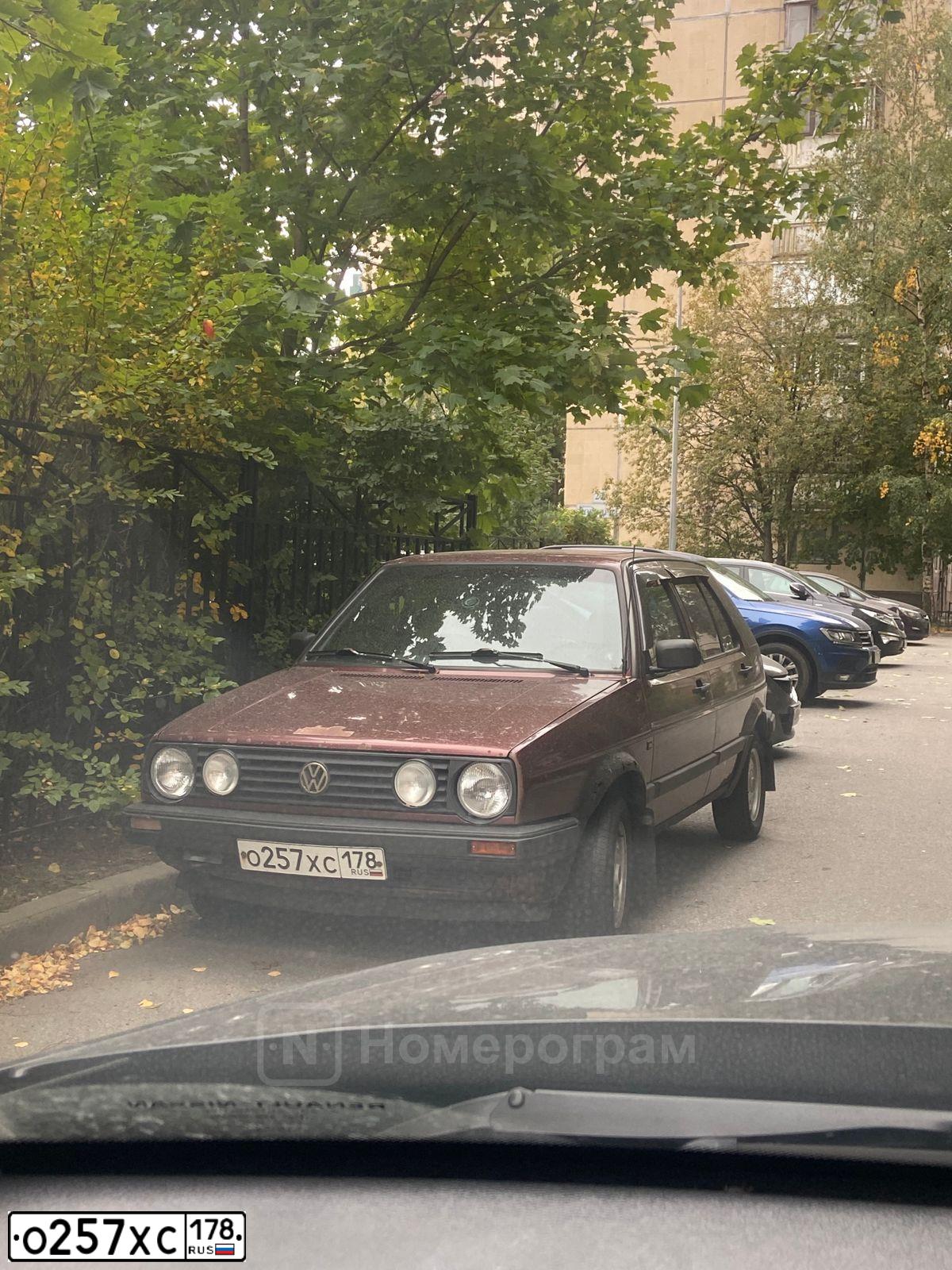 Фото автомобиля VOLKSWAGEN GOLF, 1988 — госномер У349ТУ152