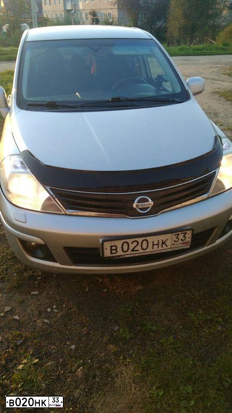Фото автомобиля NISSAN TIIDA, 2012 — госномер М685СХ35. Цвет: Серебристый