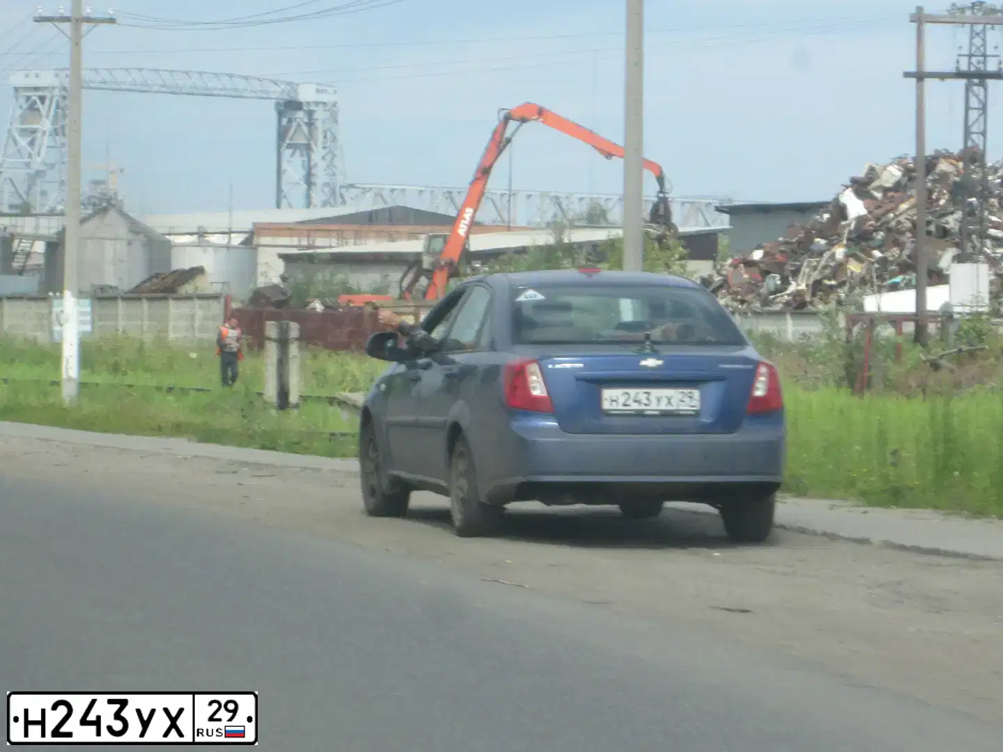 Фото автомобиля CHEVROLET LACETTI, 2010 — госномер О332ОХ29. Цвет: синий