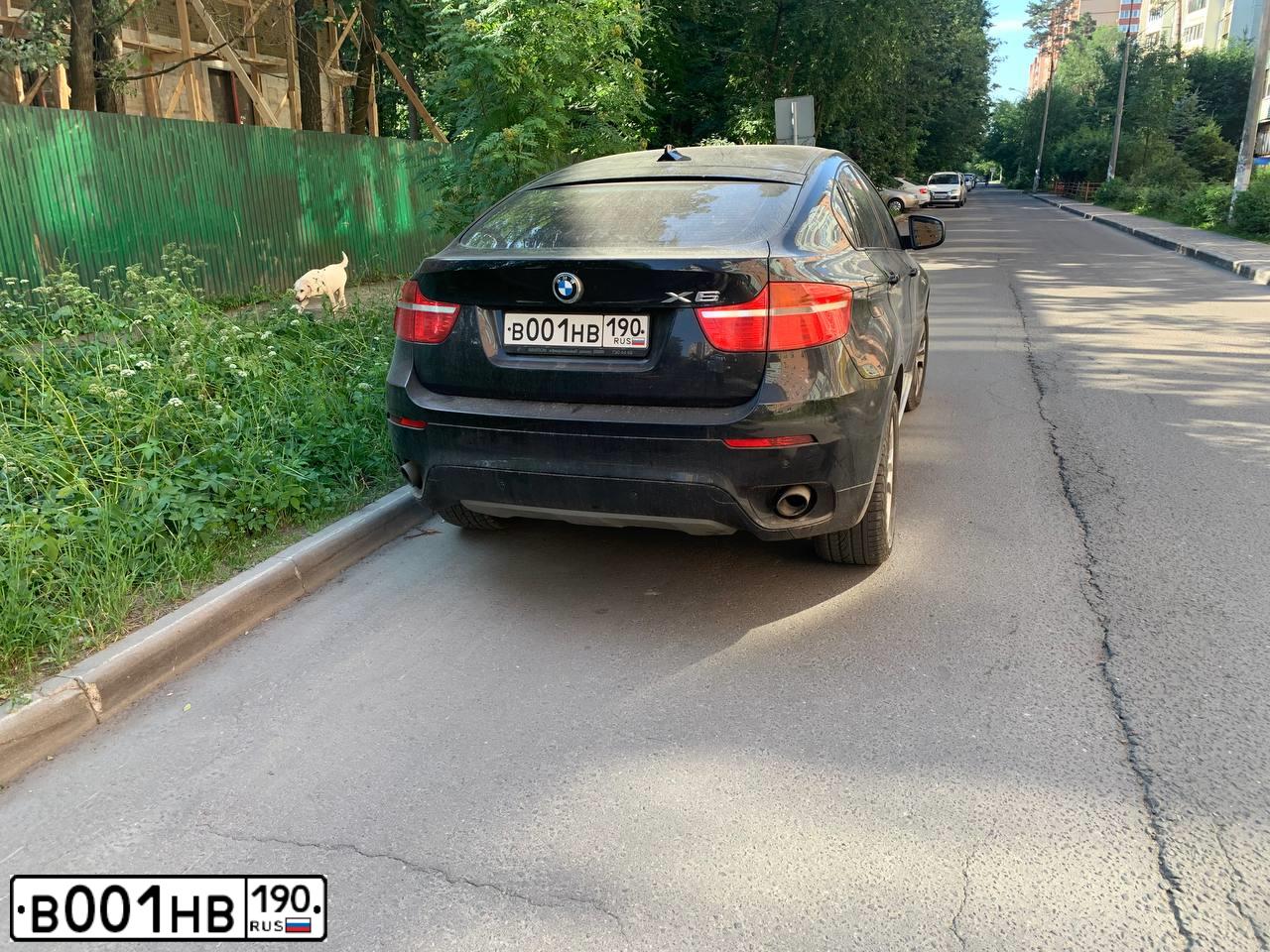 Фото автомобиля BMW X5, 2007 — госномер В001НВ190. Цвет: ЧЕРНЫЙ