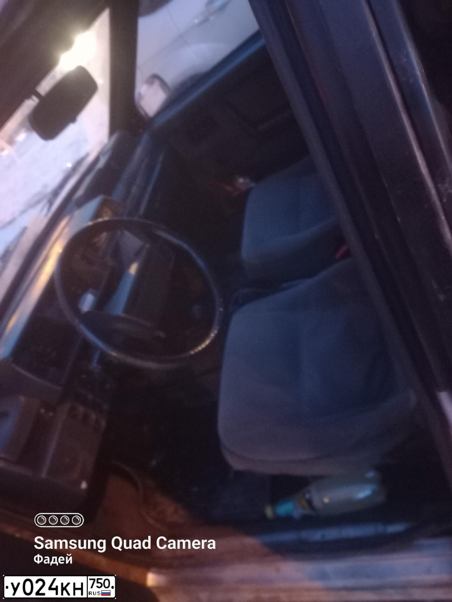 Фото автомобиля LADA 2109 SAMARA, 2004 — госномер У024КН750. Цвет: СЕРЕБРИСТЫЙ МЕТАЛЛИК