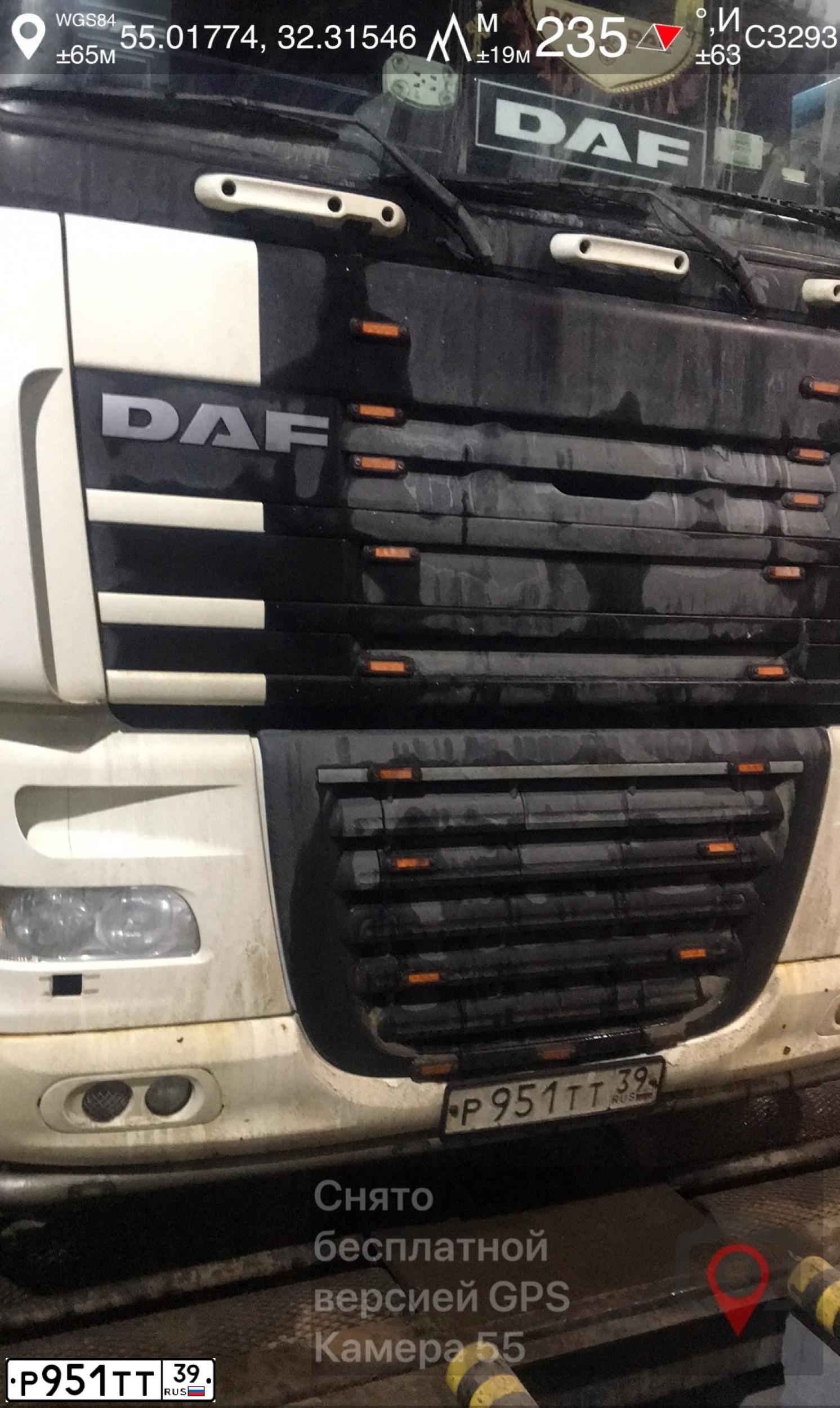 Фото автомобиля DAF F XF 105 FT 4X2, 2012 — госномер Р951ТТ39. Цвет: БЕЛЫЙ
