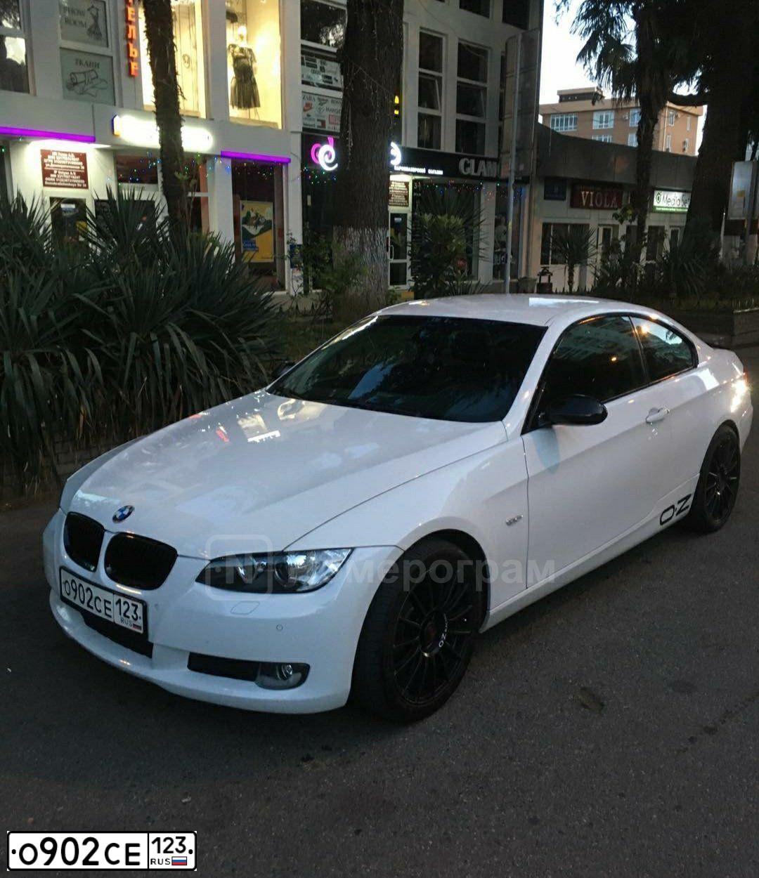 Фото автомобиля BMW 325I, 2009 — госномер А619УМ193. Цвет: Белый