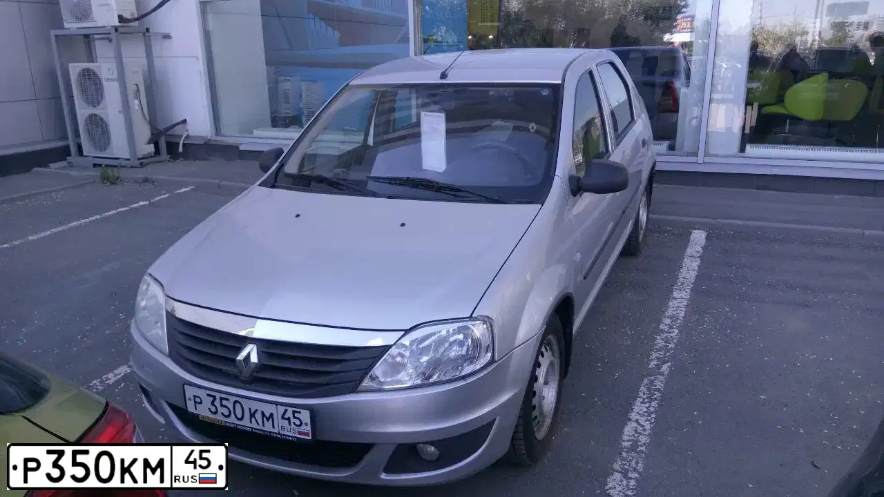 Фото автомобиля RENAULT LOGAN, 2012 — госномер Р350КМ45. Цвет: СВЕТЛО-СЕРЫЙ