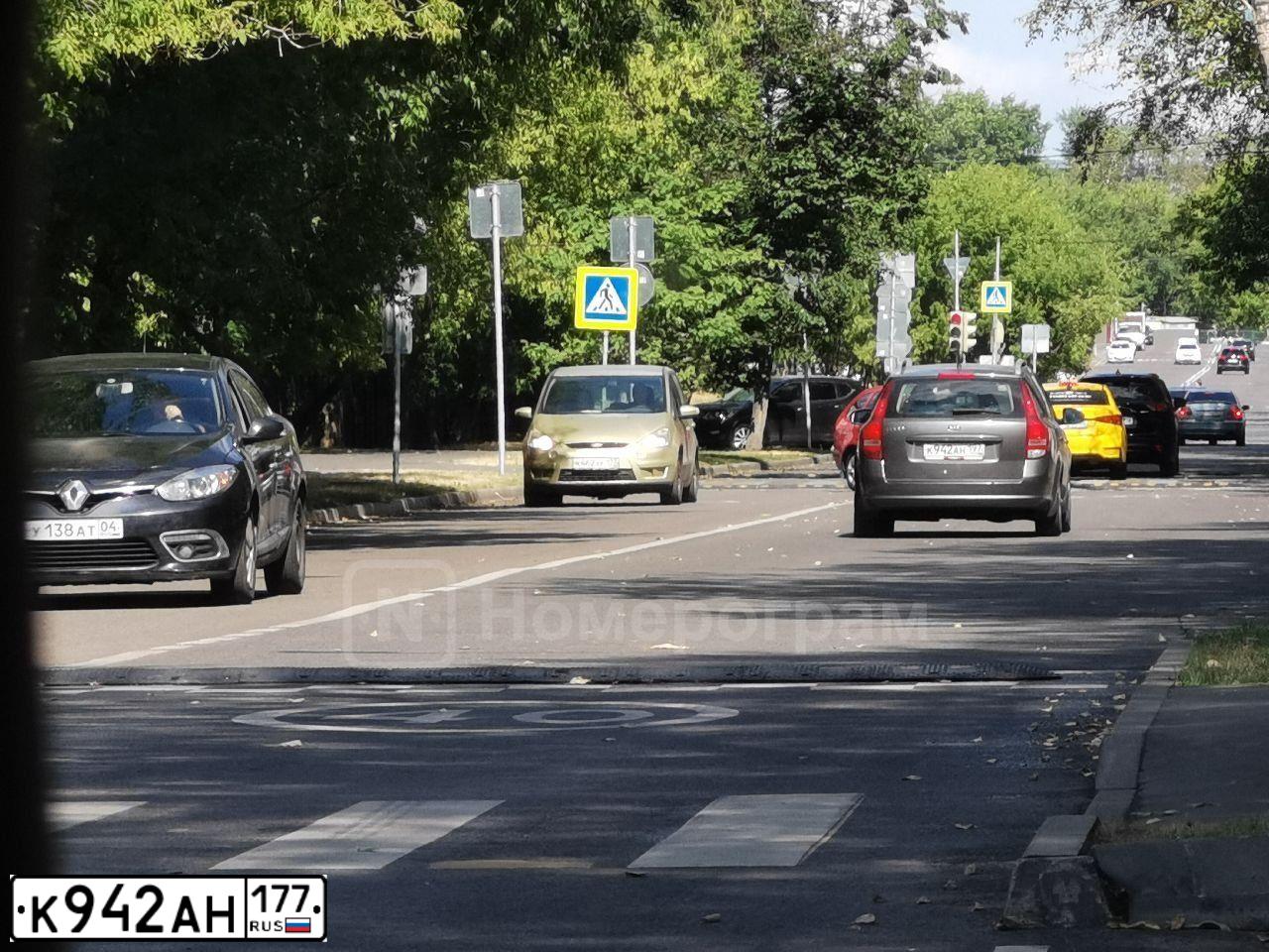 Фото автомобиля VOLKSWAGEN PASSAT, 2005 — госномер У510ОЕ48. Цвет: СЕРО-ЗЕЛЕНЫЙ