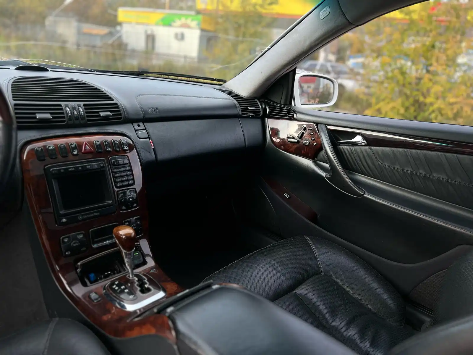 Фото автомобиля MERCEDES CL-KLASSE, 2001 — госномер Т588НР39. Цвет: Серебристый