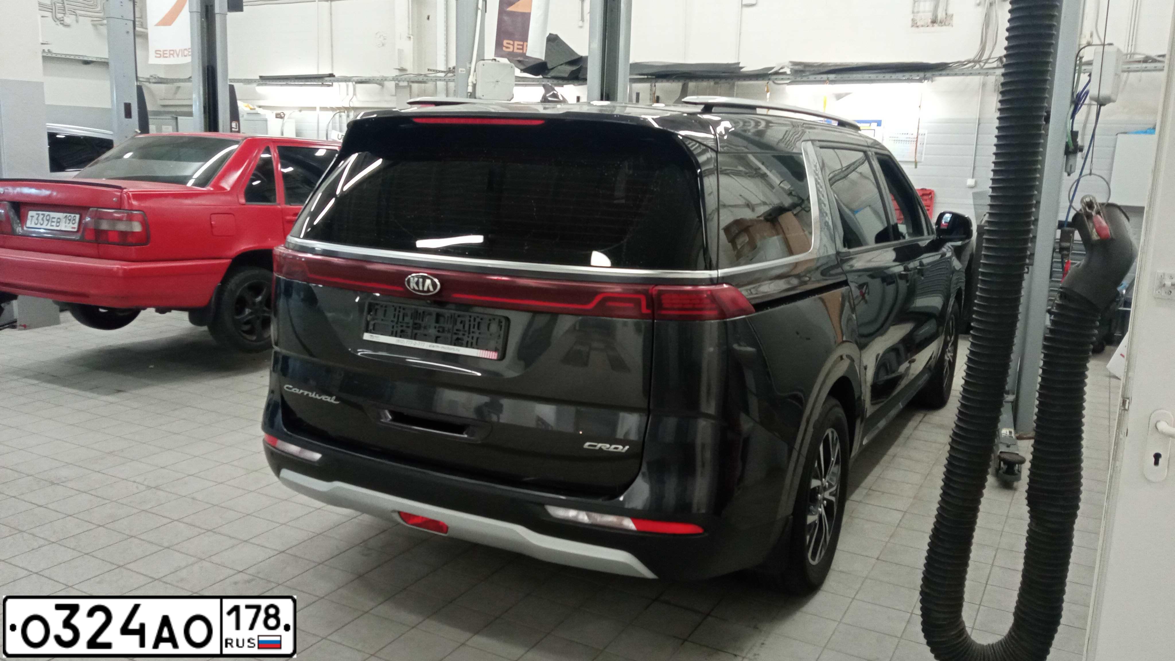 Фото автомобиля VOLKSWAGEN CARAVELLE, 2016 — госномер К307ТН69. Цвет: Белый