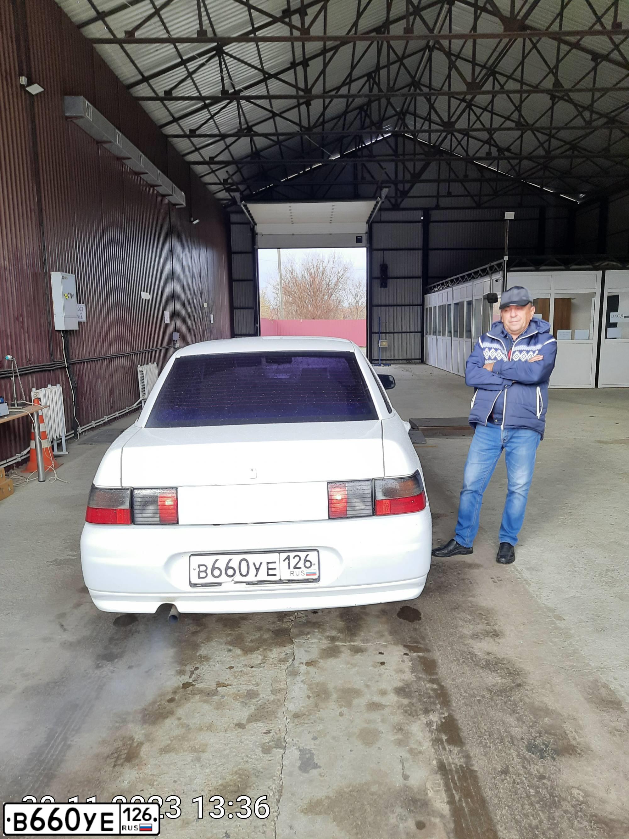 Фото автомобиля LADA 2110, 1999 — госномер В660УЕ126. Цвет: ЯРКО БЕЛЫЙ