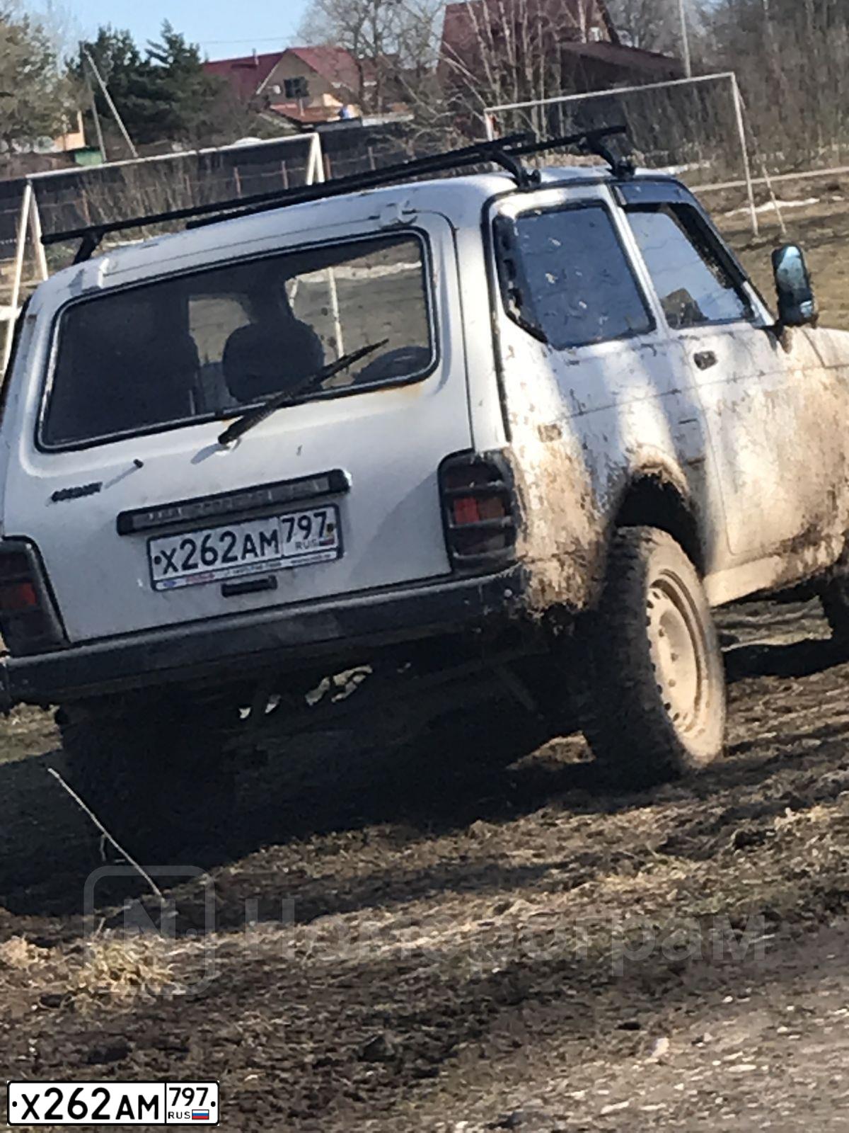 Фото автомобиля LADA 2121 NIVA, 1999 — госномер Х262АМ797. Цвет: БЕЛЫЙ ЯРКИЙ