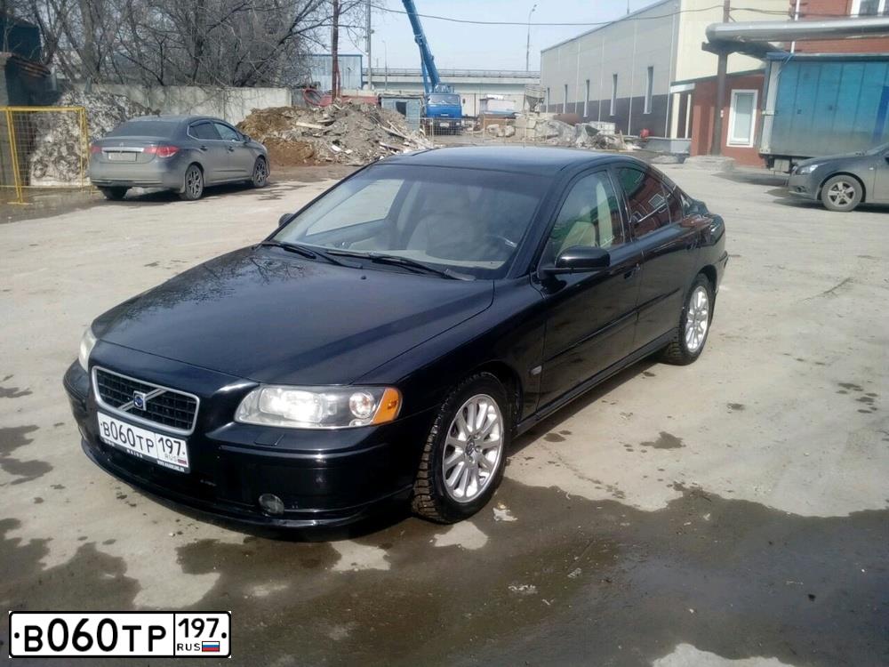 Фото автомобиля VOLVO S60, 2005 — госномер В060ТР197. Цвет: ЧЕРНЫЙ