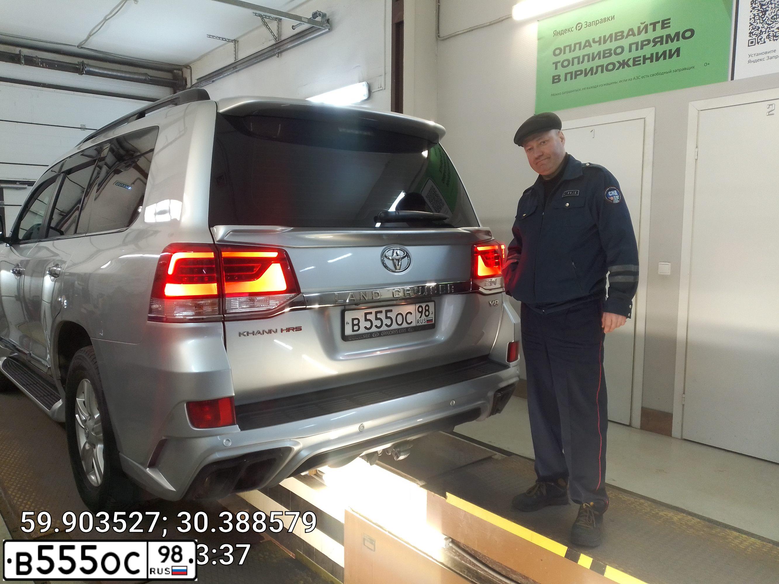 Фото автомобиля TOYOTA LANDCRUISER 200, 2012 — госномер М606РХ72. Цвет: Серебристый