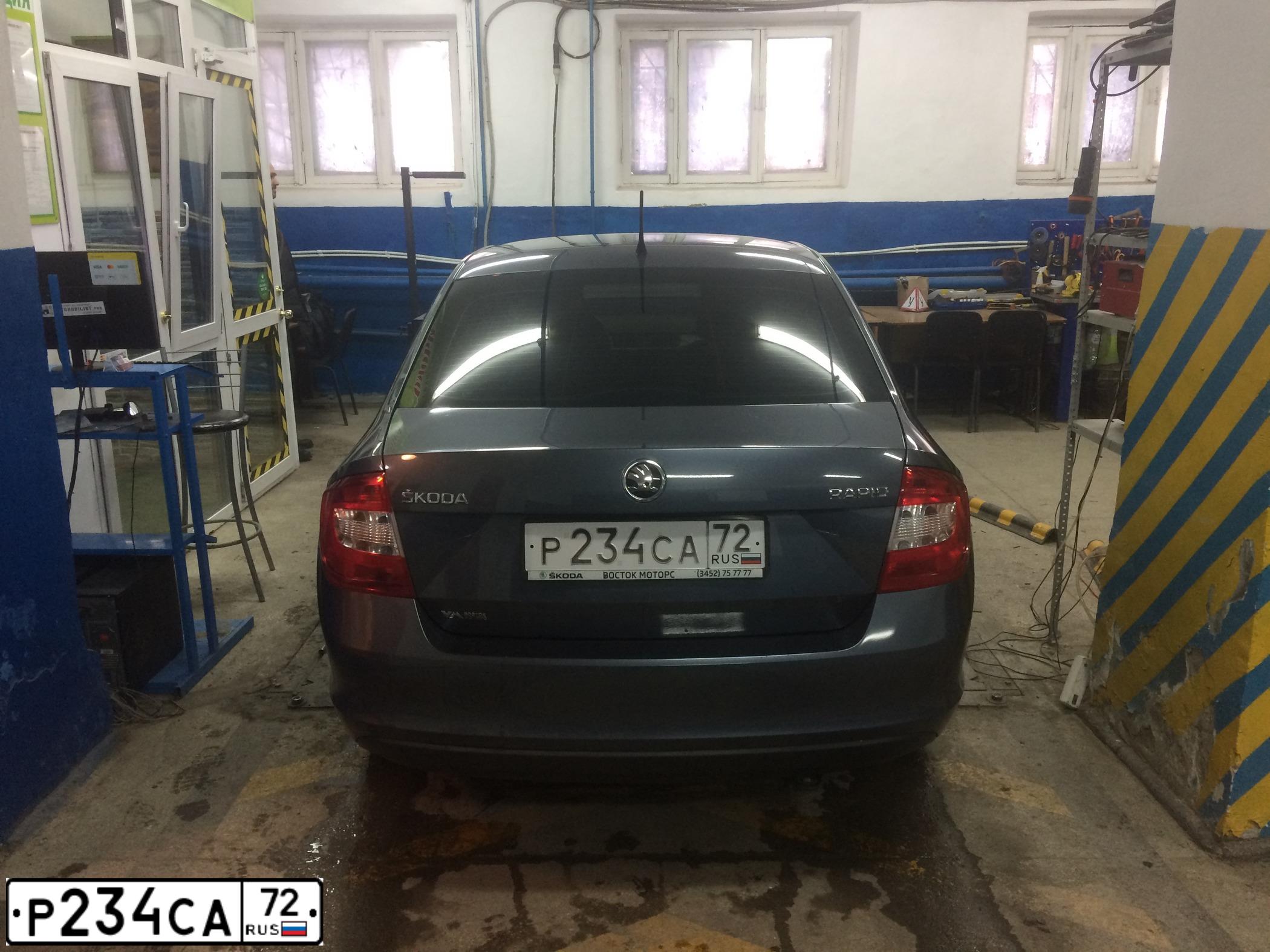 Фото автомобиля SKODA RAPID, 2014 — госномер Р234СА72. Цвет: ТЕМНО-СЕРЫЙ