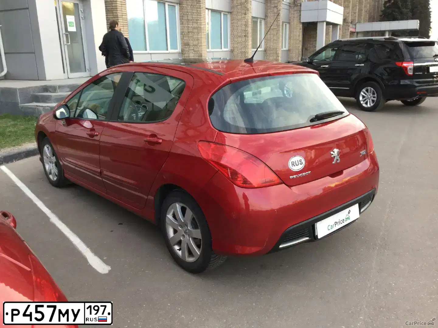 Фото автомобиля PEUGEOT 308, 2010 — госномер Н941АТ797. Цвет: Красный