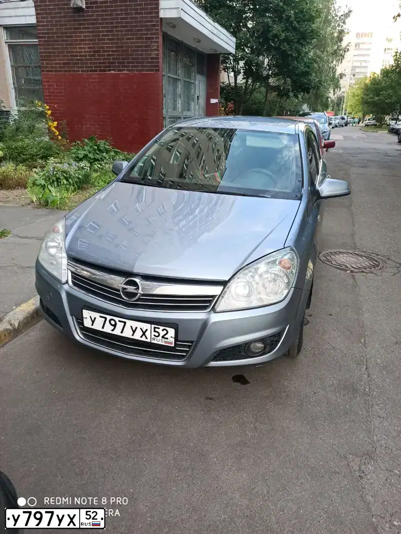 Фото автомобиля OPEL ASTRA, 2008 — госномер К713ТМ799. Цвет: СЕРЫЙ