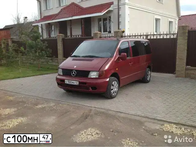 Фото автомобиля MERCEDES VITO, 1997 — госномер С100МН47. Цвет: КРАСНЫЙ