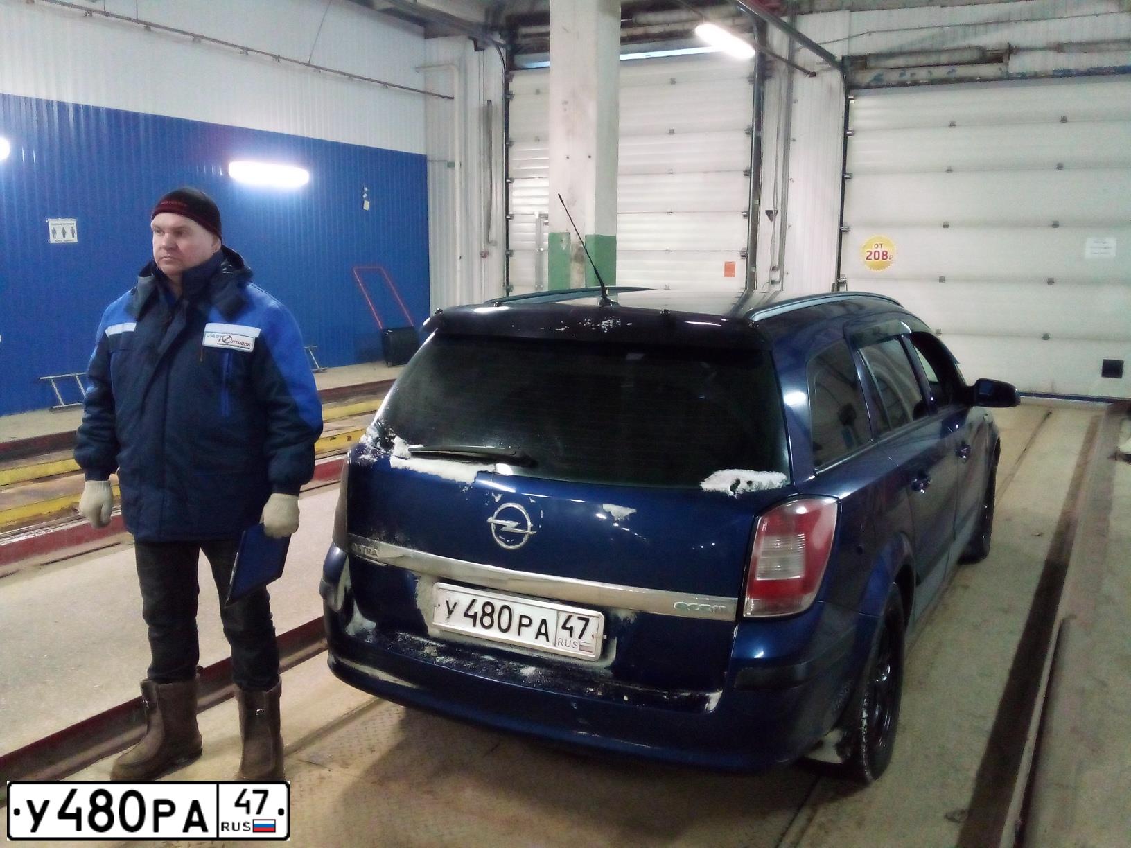 Фото автомобиля OPEL ASTRA, 2008 — госномер Р030УХ11. Цвет: синий