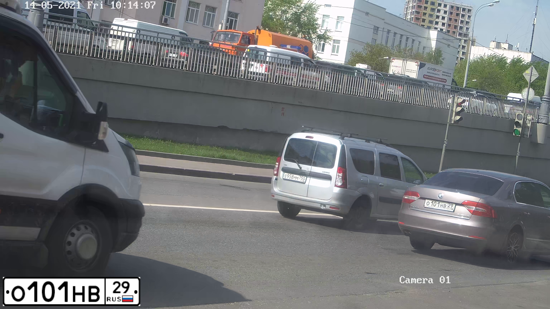 Фото автомобиля SKODA SUPERB, 2013 — госномер О101НВ29. Цвет: БЕЖЕВО-СЕРЫЙ