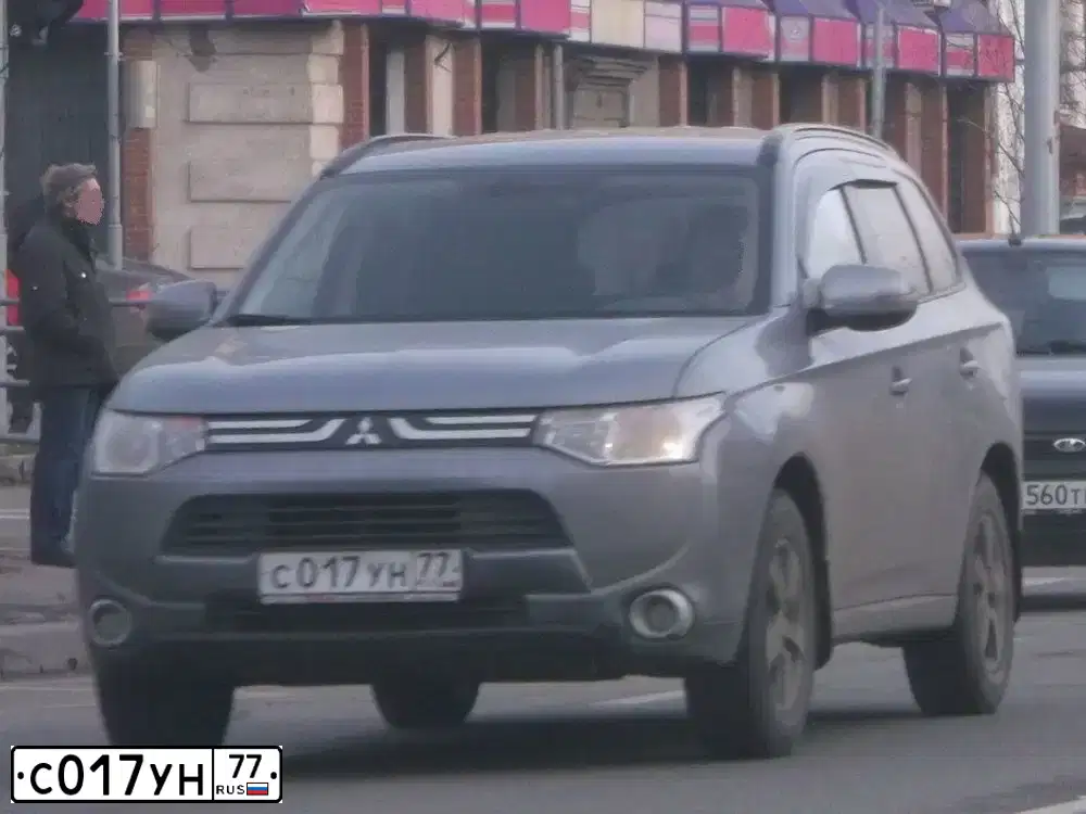 Фото автомобиля MITSUBISHI OUTLANDER, 2013 — госномер Р706ЕМ138. Цвет: СЕРЫЙ