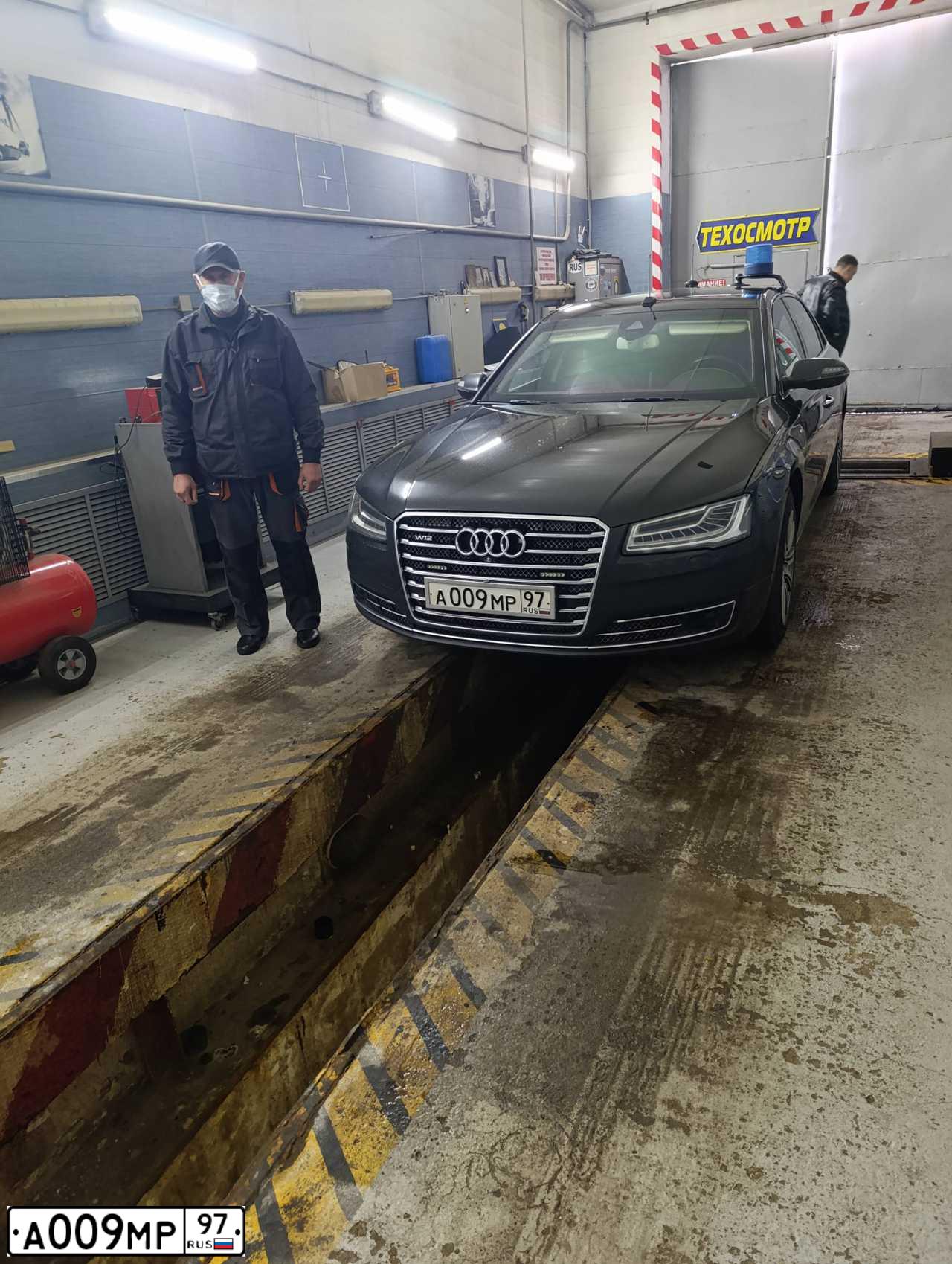 Фото автомобиля AUDI АУДИ A8L, 2016 — госномер А009МР97. Цвет: ЧЕРНЫЙ