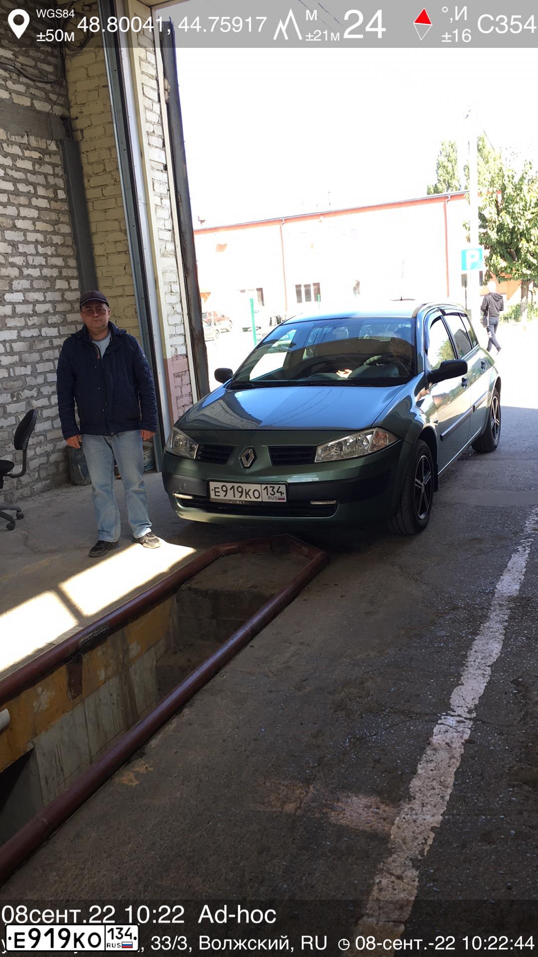 Фото автомобиля RENAULT MEGANE, 2004 — госномер Е919КО134. Цвет: СЕРО ЗЕЛЕНЫЙ