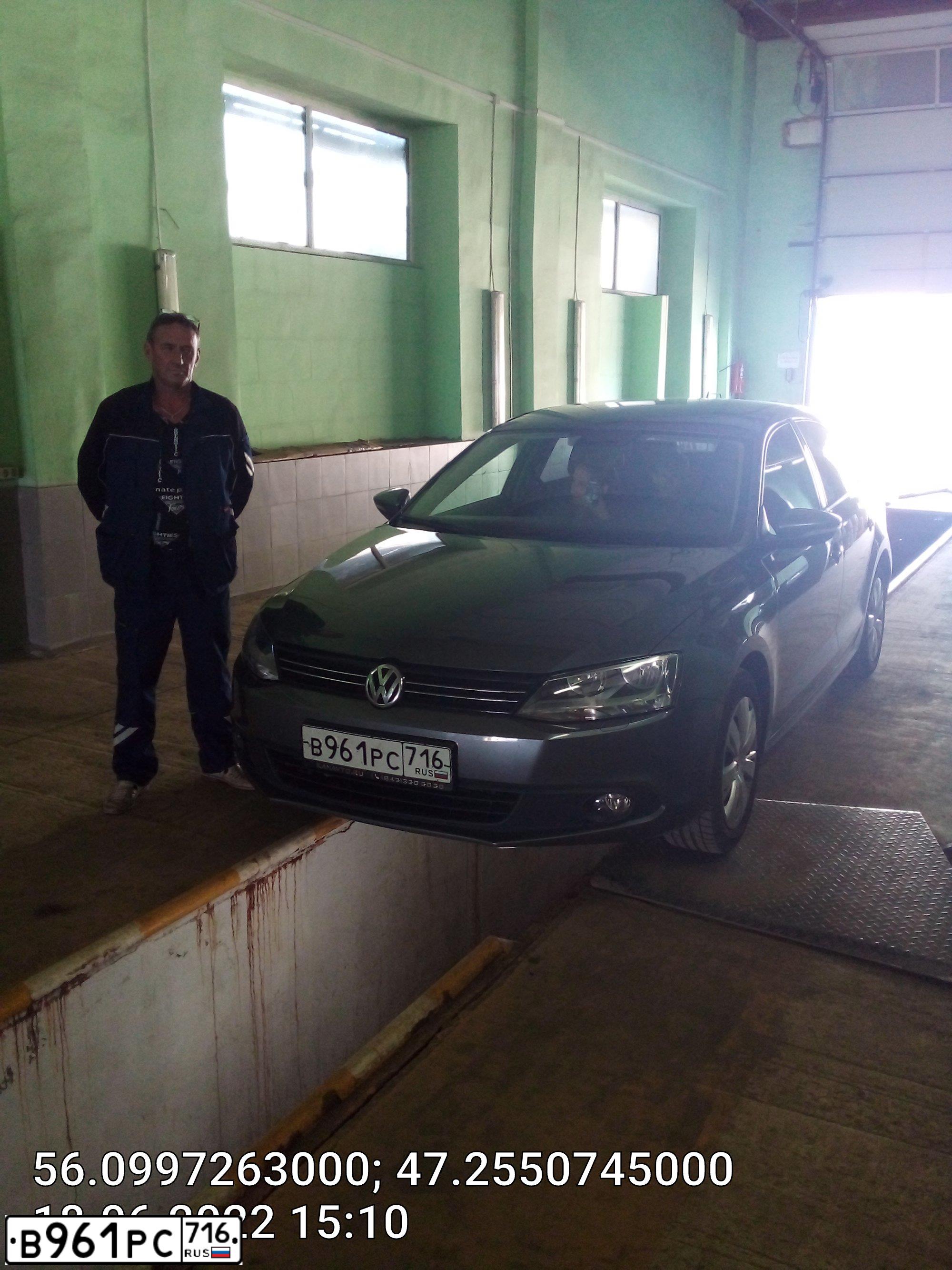 Фото автомобиля VOLKSWAGEN JETTA, 2013 — госномер О489ВР31. Цвет: ТЕМНО-СЕРЫЙ