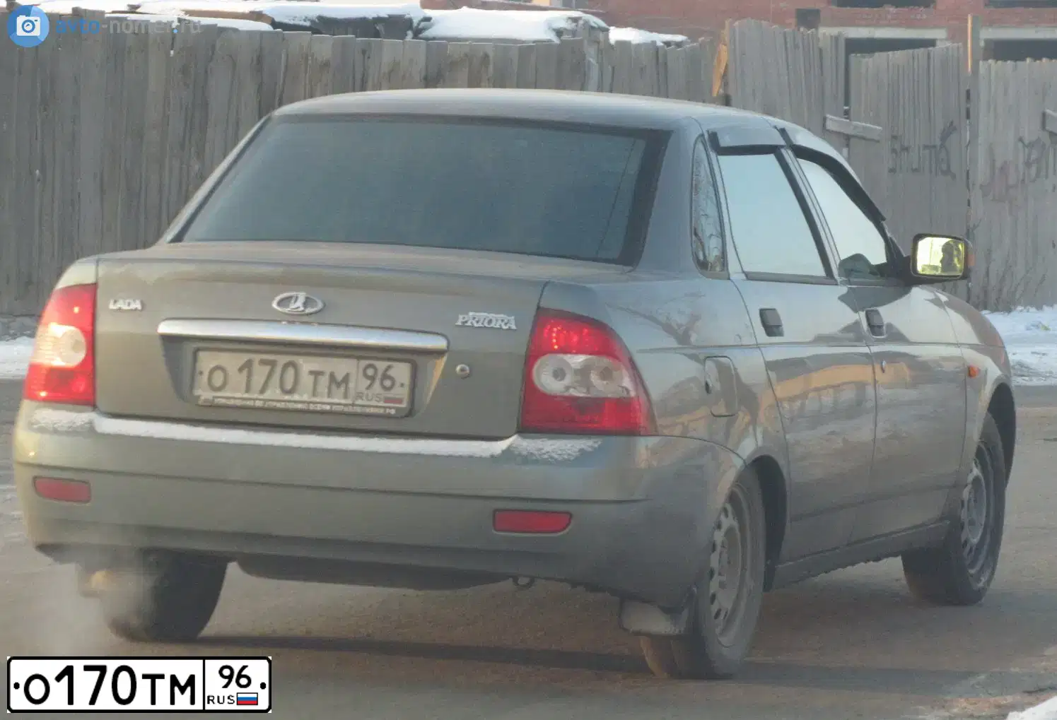 Фото автомобиля LADA 2170 PRIORA, 2009 — госномер О170ТМ96. Цвет: СЕРО-ЗЕЛЕНЫЙ