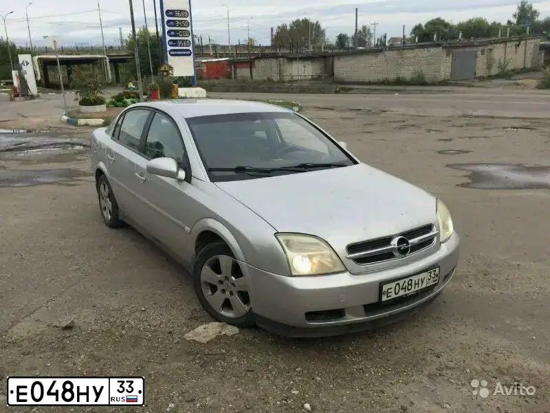 Фото автомобиля OPEL VECTRA, 2003 — госномер Е048НУ33. Цвет: БЕЛЫЙ(СЕРЕБРИСТЫЙ
