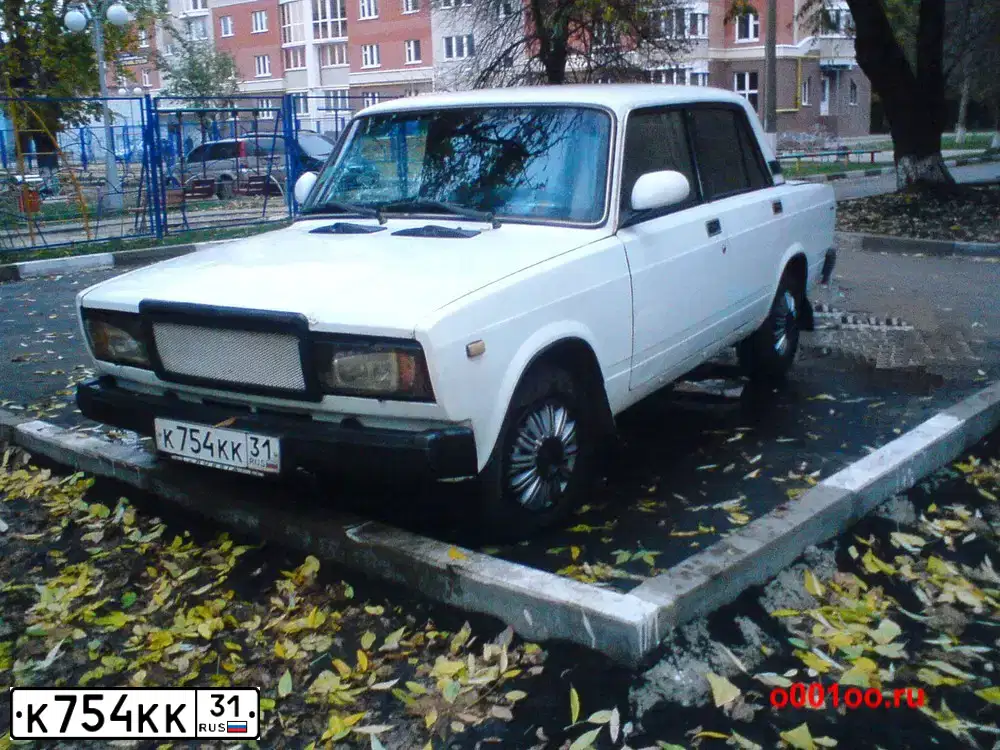 Фото автомобиля LADA 2107, 1998 — госномер К754КК31. Цвет: ЯРКО-БЕЛЫЙ