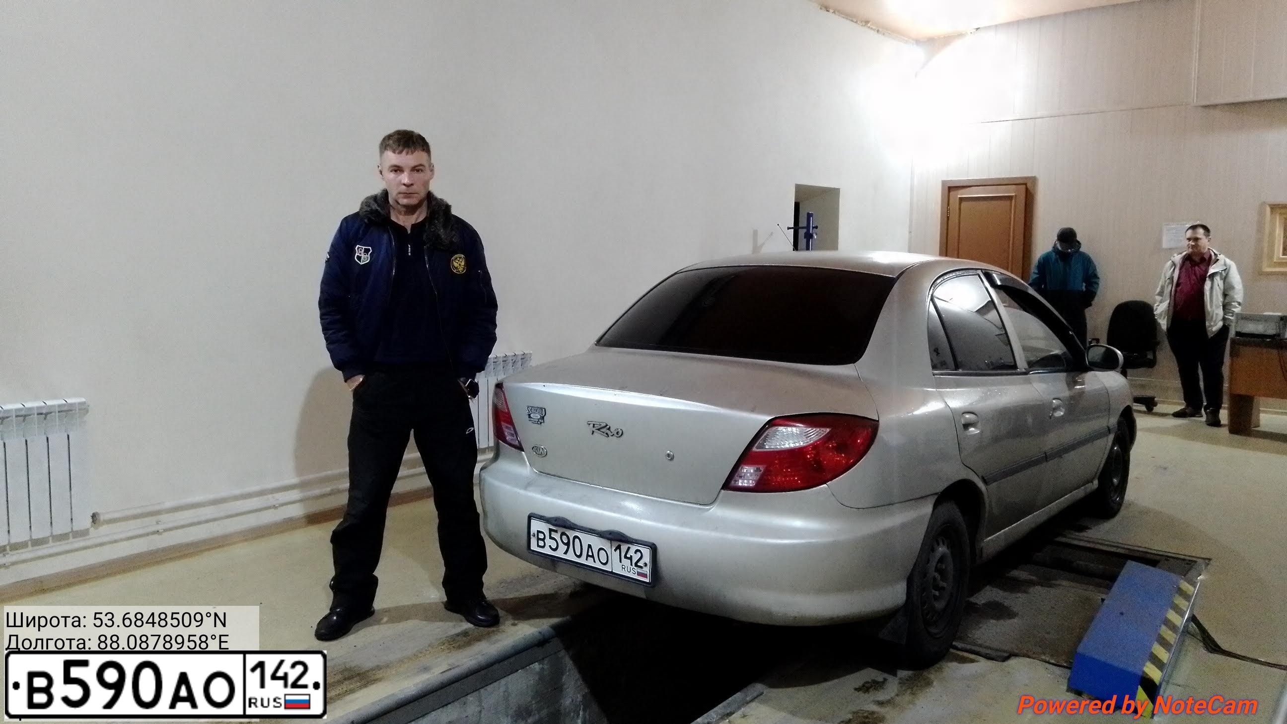 Фото автомобиля KIA RIO, 2001 — госномер В590АО142. Цвет: Серебристый