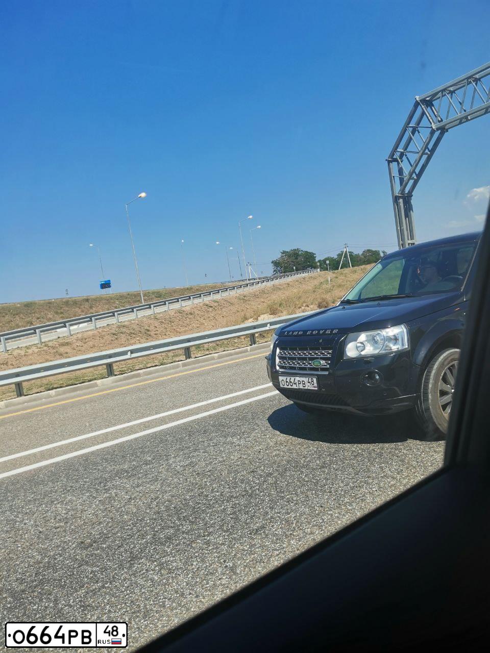 Фото автомобиля LAND ROVER FREELANDER II, 2008 — госномер Е232ОУ136