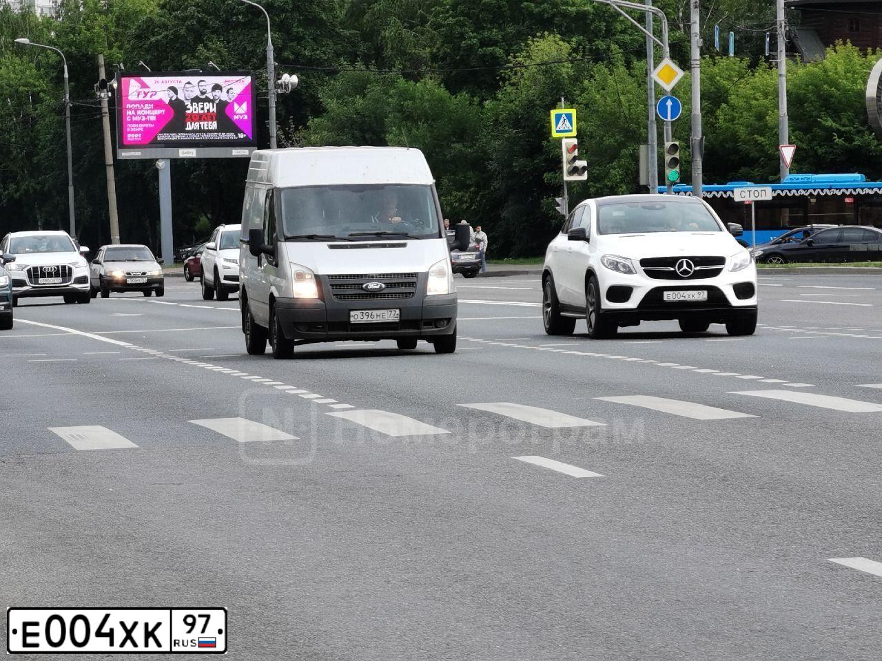 Фото автомобиля MITSUBISHI LANCER, 2008 — госномер Е963КХ154. Цвет: КРАСНЫЙ
