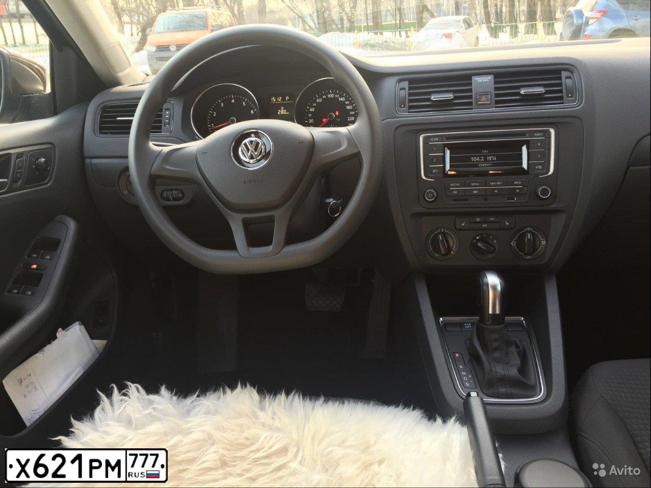 Фото автомобиля VOLKSWAGEN JETTA, 2015 — госномер Е111АТ150. Цвет: Коричневый