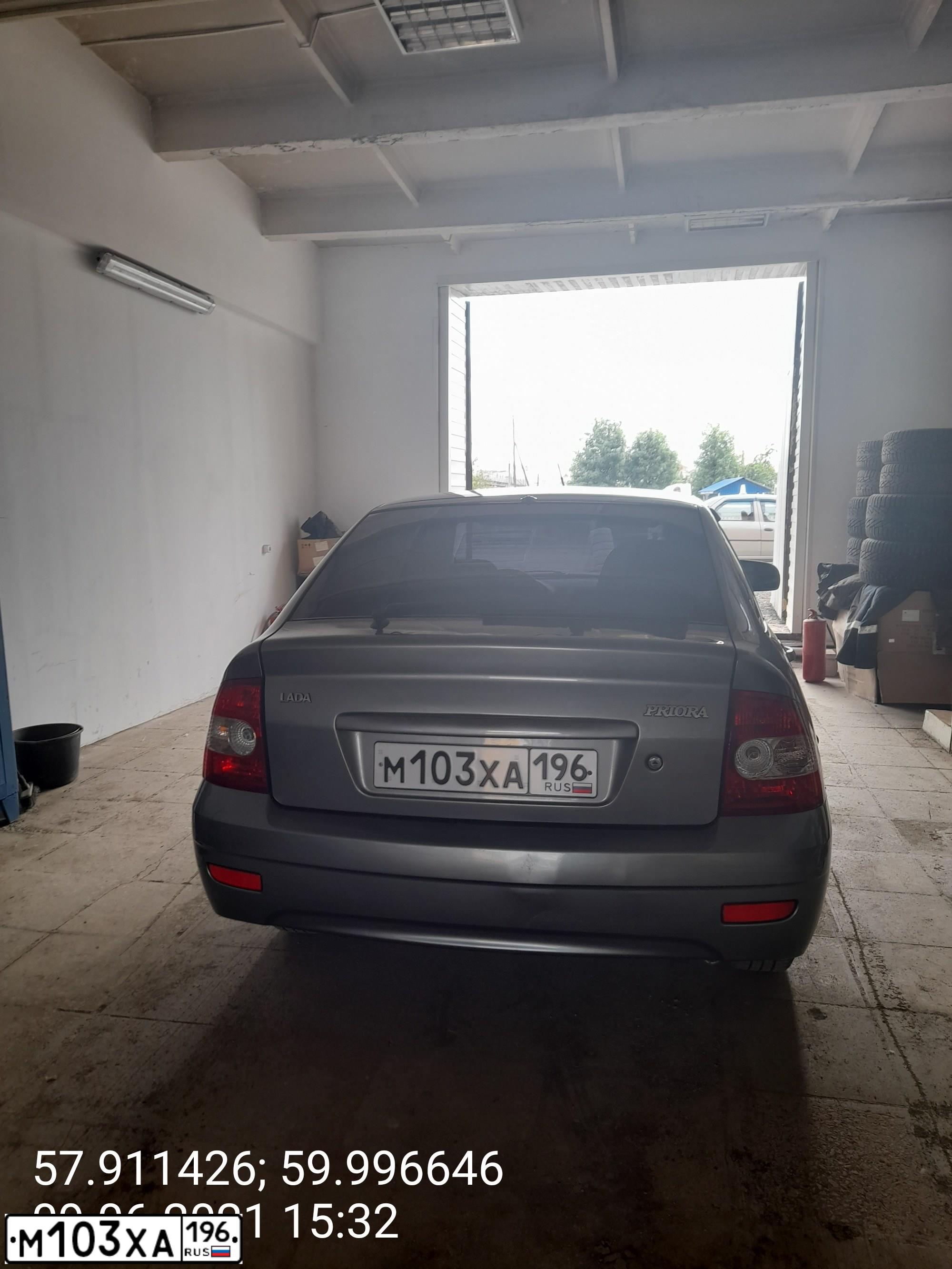 Фото автомобиля LADA 2172 PRIORA, 2011 — госномер М103ХА196. Цвет: СРЕДНИЙ СЕРО-ЗЕЛЕН МЕТ