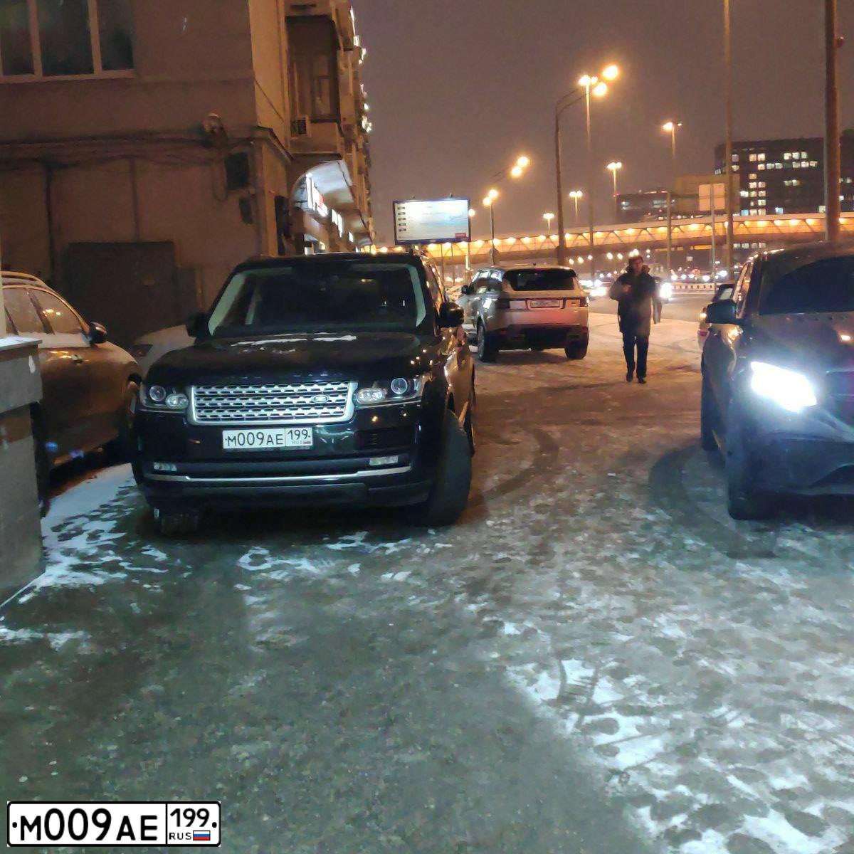 Фото автомобиля MERCEDES E-KLASSE, 2007 — госномер М009АЕ199. Цвет: ЧЕРНЫЙ