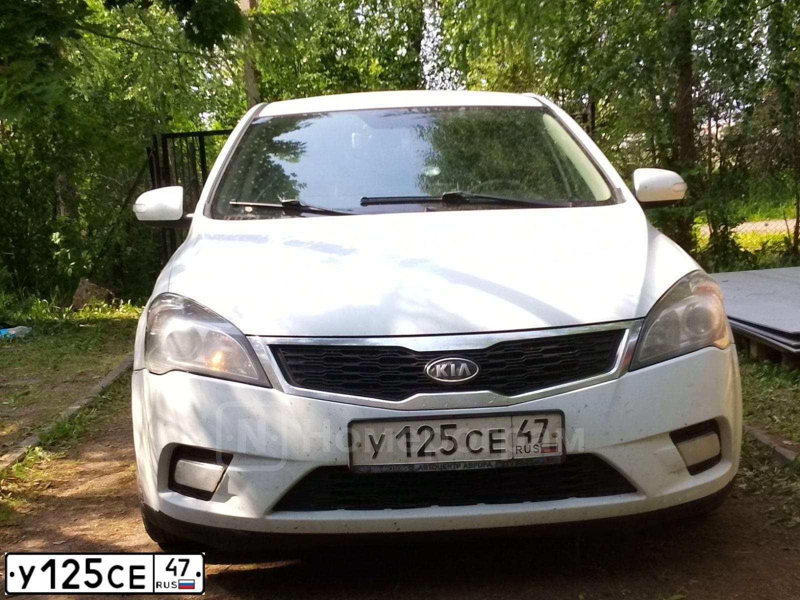 Фото автомобиля KIA CEE'D, 2011 — госномер У125СЕ47. Цвет: Белый