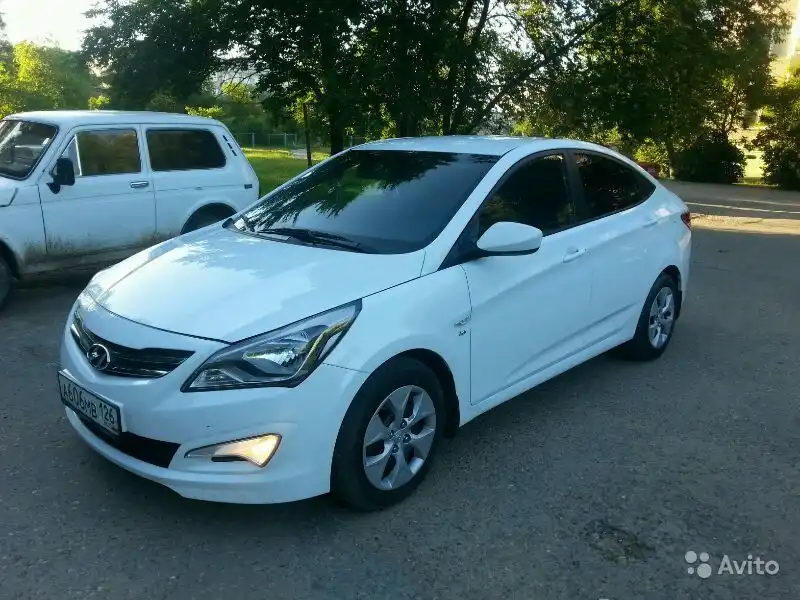 Фото автомобиля HYUNDAI SOLARIS, 2015 — госномер А606МВ126. Цвет: Белый