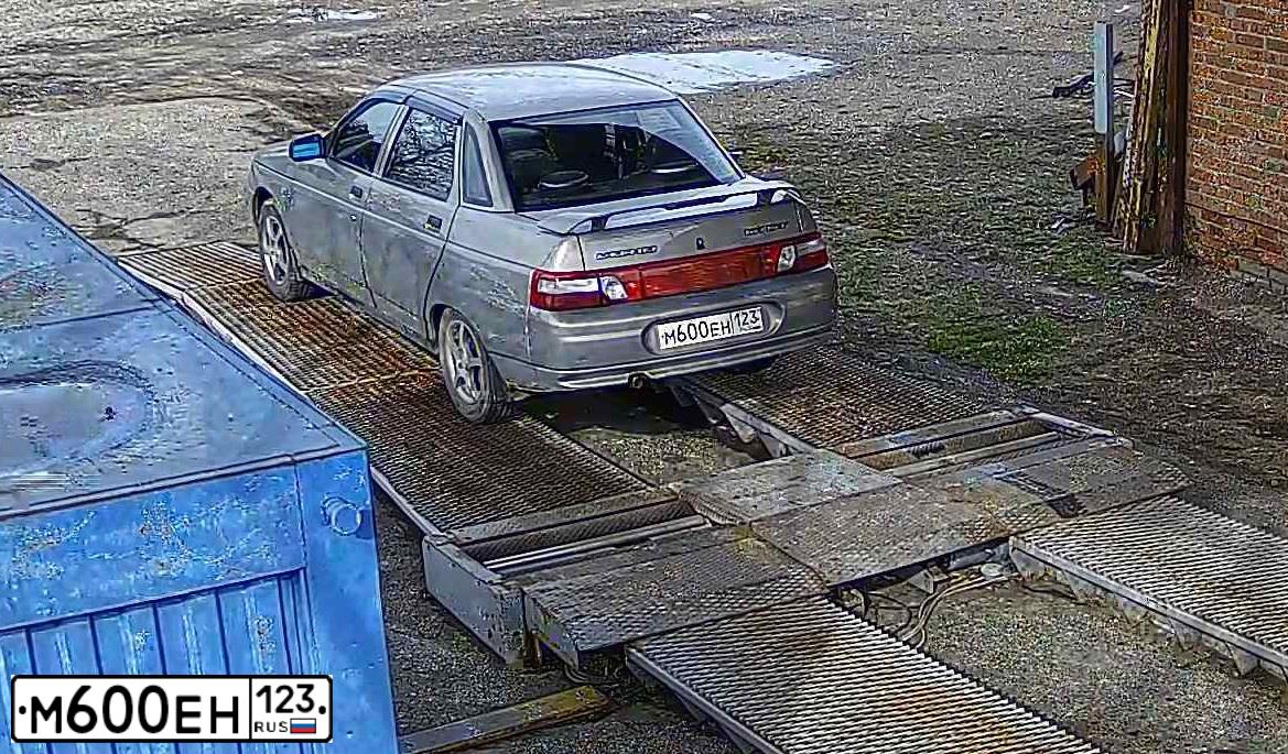 Фото автомобиля FORD FOCUS, 2005 — госномер М600ЕН123. Цвет: Светло-Серо-Голубой