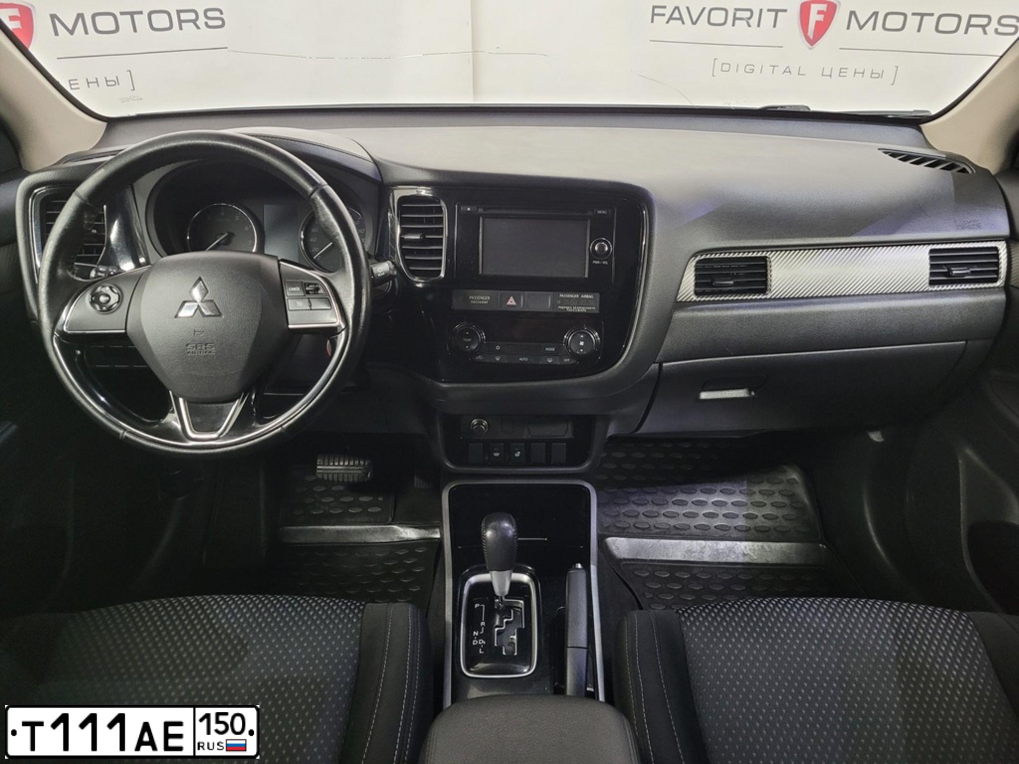 Фото автомобиля AUDI A4, 2019 — госномер Т111АЕ150. Цвет: ТЕМНО - ЗЕЛЕНЫЙ