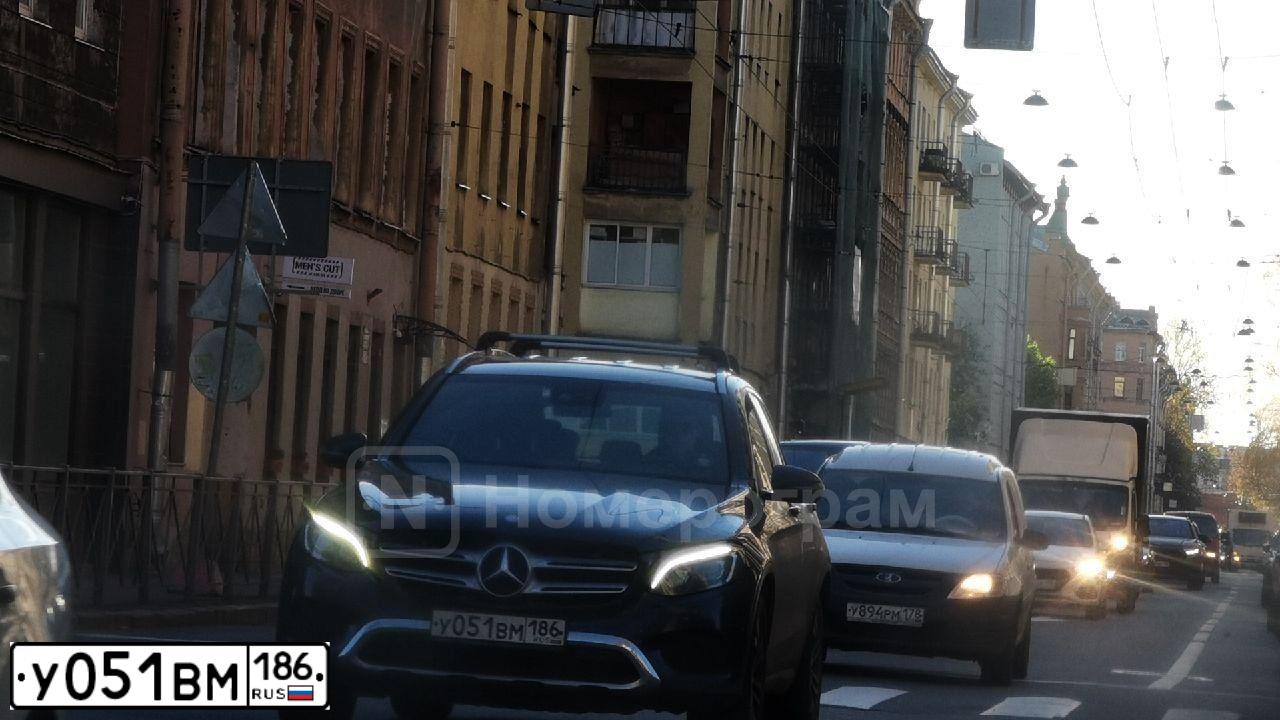 Фото автомобиля MERCEDES GLC-KLASSE, 2015 — госномер У114РН48. Цвет: СИНИЙ