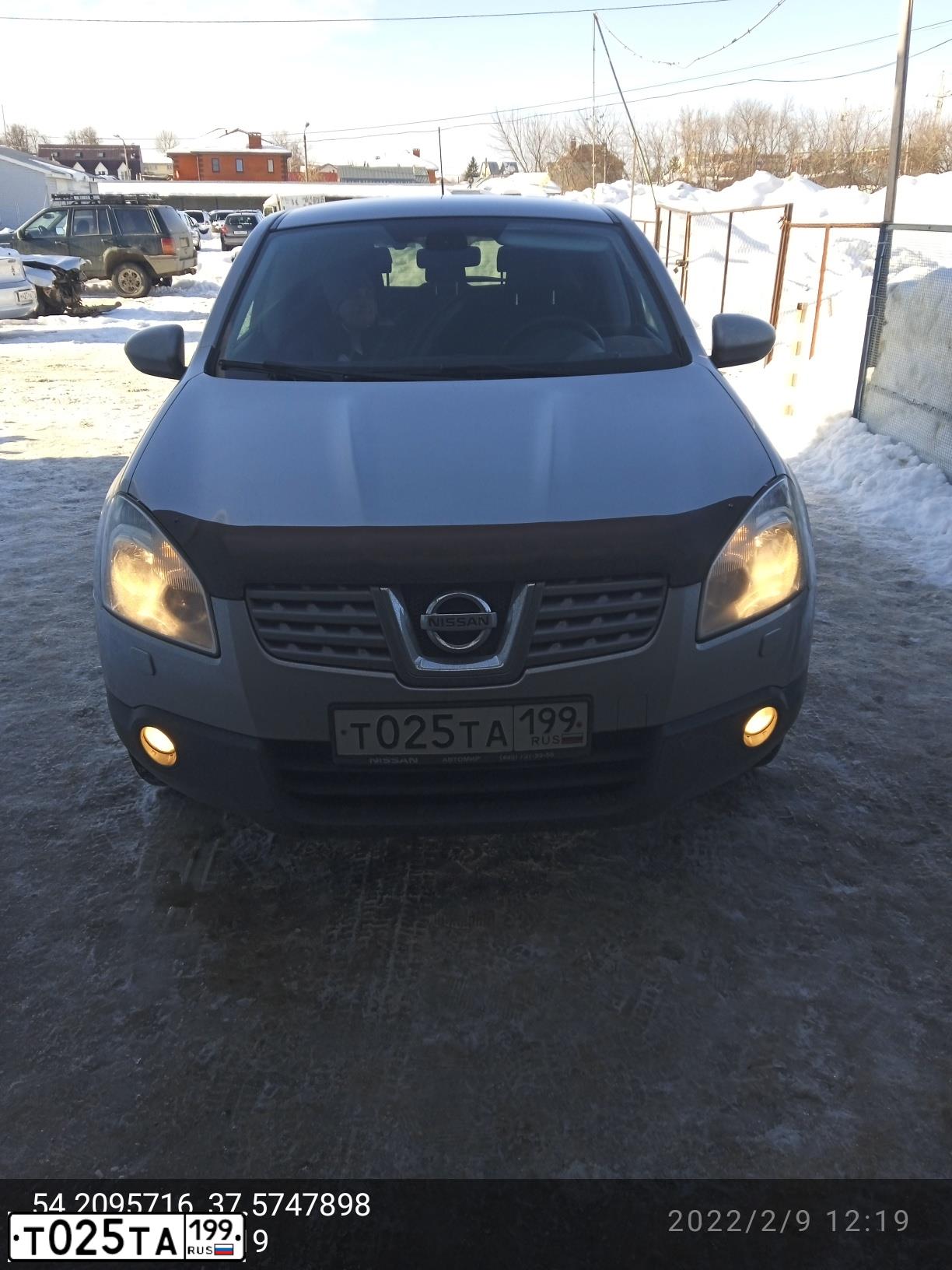 Фото автомобиля NISSAN QASHQAI, 2009 — госномер Т025ТА199. Цвет: СВЕТЛО-СЕРЫЙ