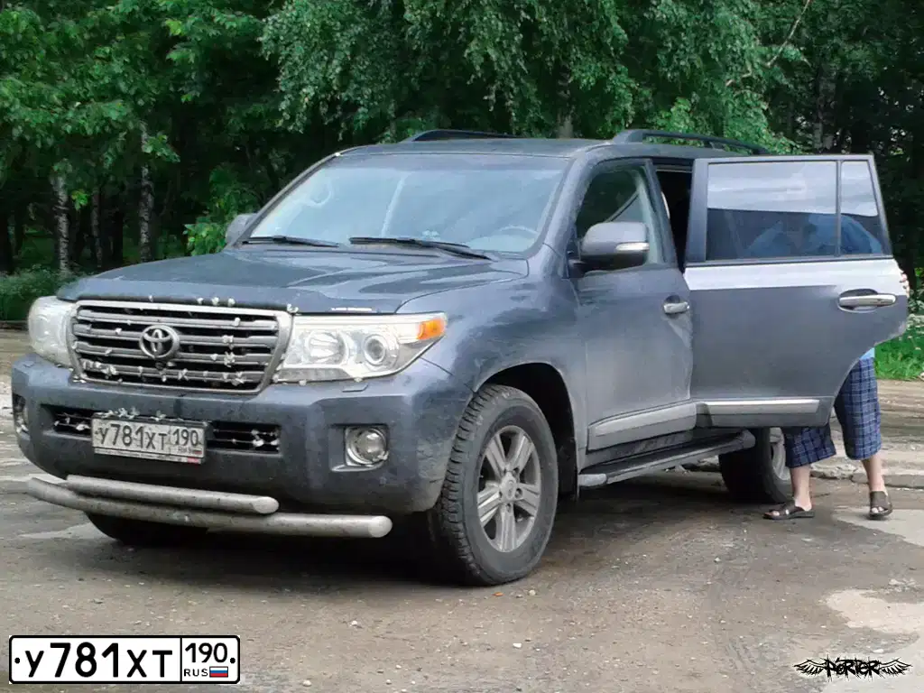 Фото автомобиля TOYOTA LANDCRUISER 200, 2012 — госномер С400ЕМ150. Цвет: Серый