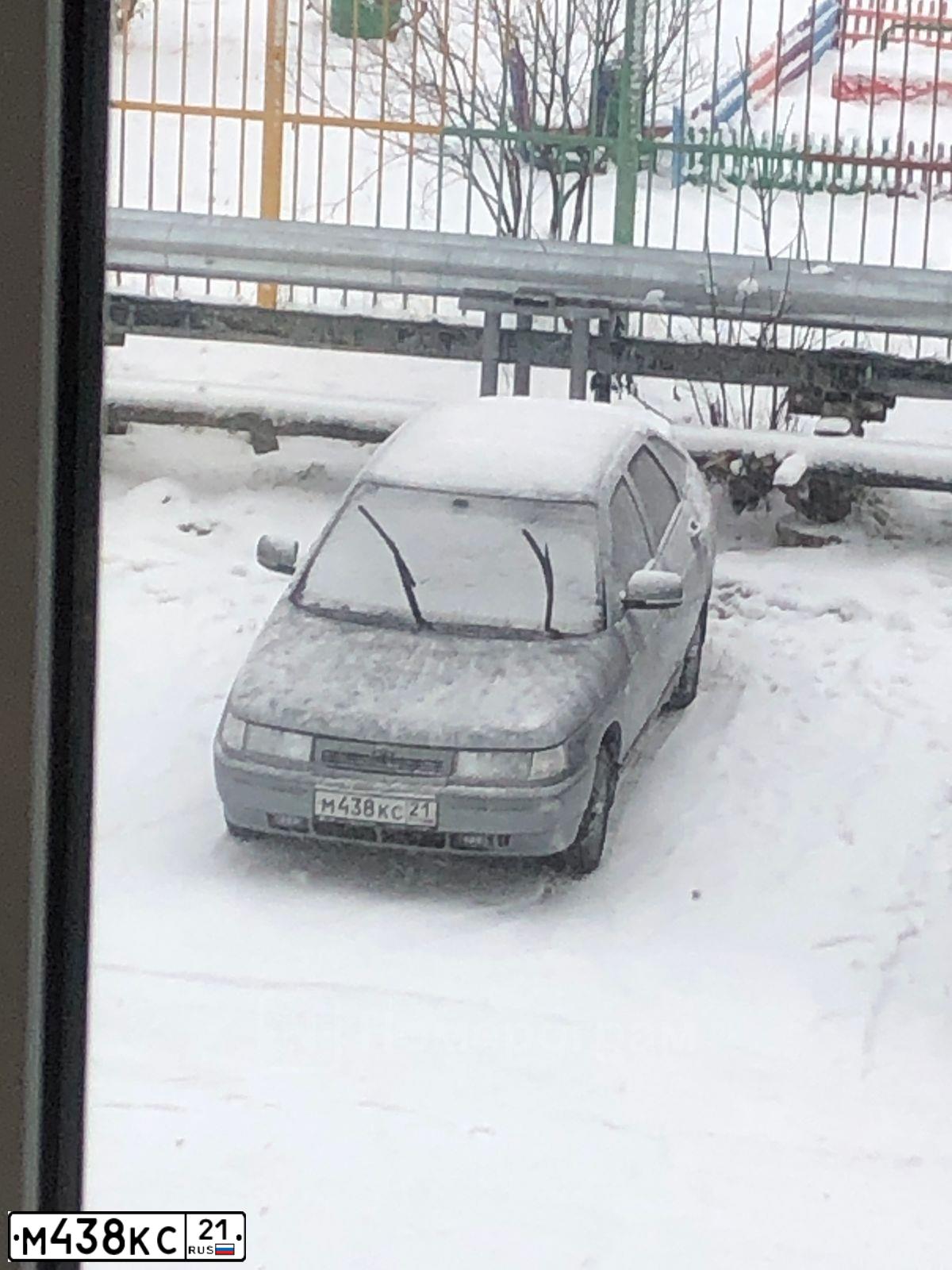 Фото автомобиля LADA 2112, 2007 — госномер М438КС21. Цвет: СРЕД СЕРО-ЗЕЛЕНЫЙ МЕТАЛЛ