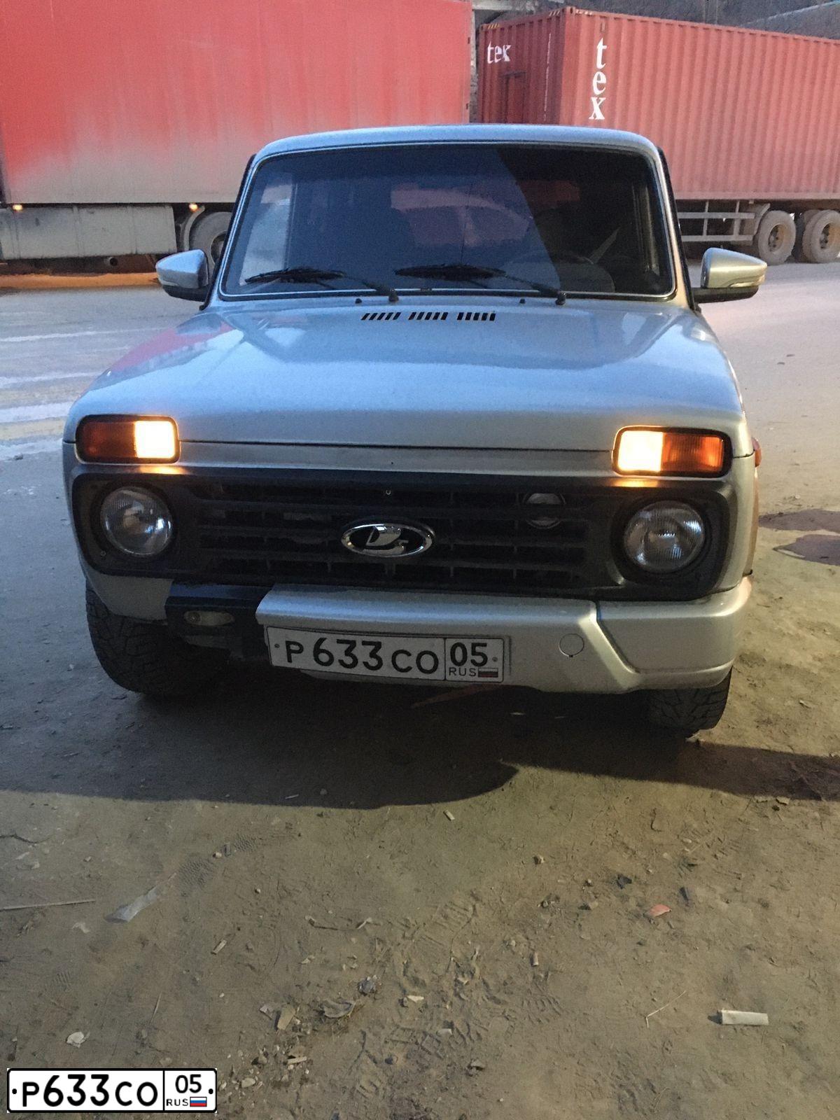 Фото автомобиля LADA 2131 NIVA, 2010 — госномер С635ЕА190. Цвет: Светло-Серебристый металлик