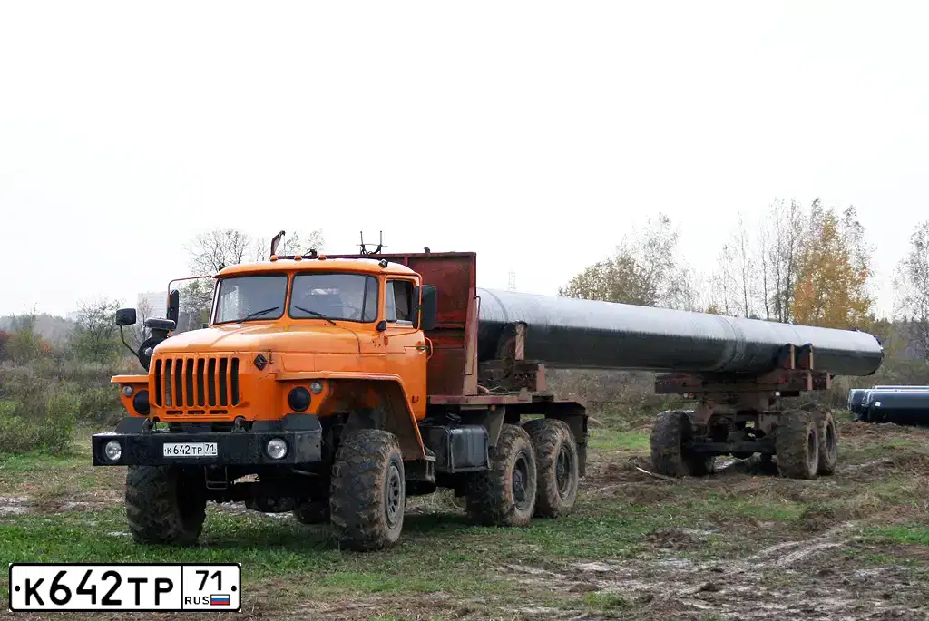 Фото автомобиля URAL 5557 /6X6/, 2008 — госномер К642ТР71. Цвет: ОРАНЖЕВЫЙ