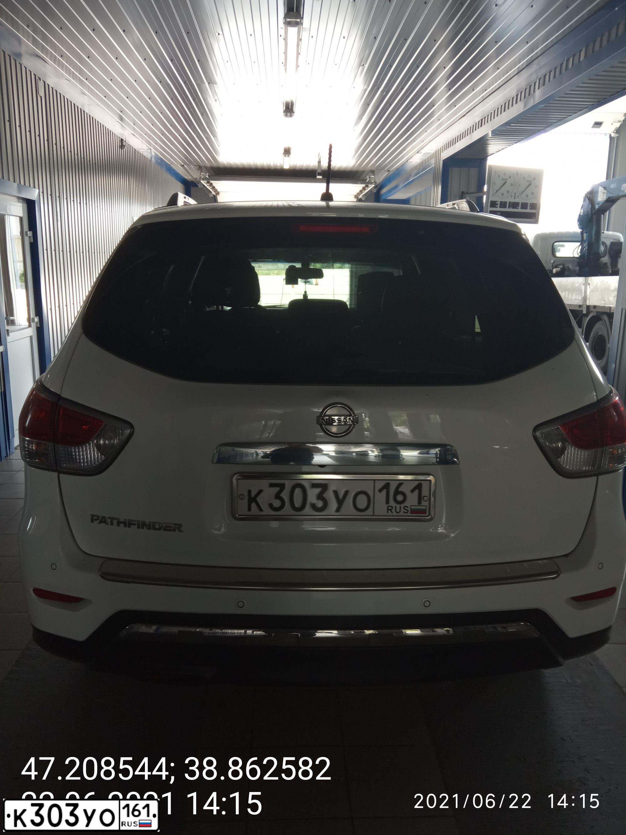 Фото автомобиля NISSAN PATHFINDER, 2014 — госномер К303УО161. Цвет: Белый