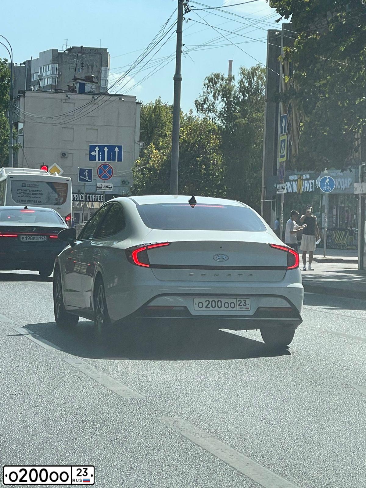 Фото автомобиля HYUNDAI SONATA, 2019 — госномер О200ОО23. Цвет: Белый