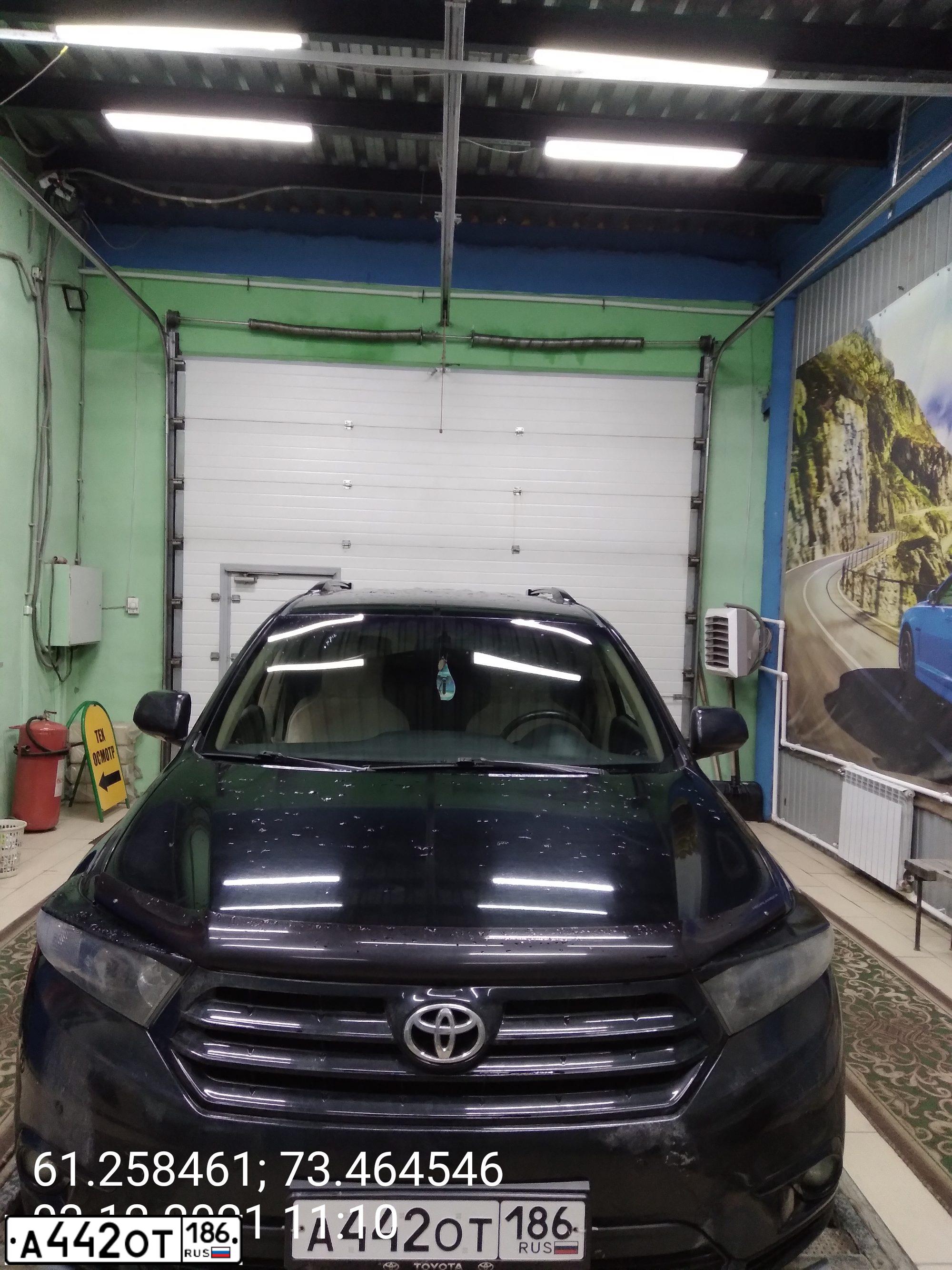 Фото автомобиля TOYOTA HIGHLANDER, 2013 — госномер М577НЕ186. Цвет: ЧЕРНЫЙ